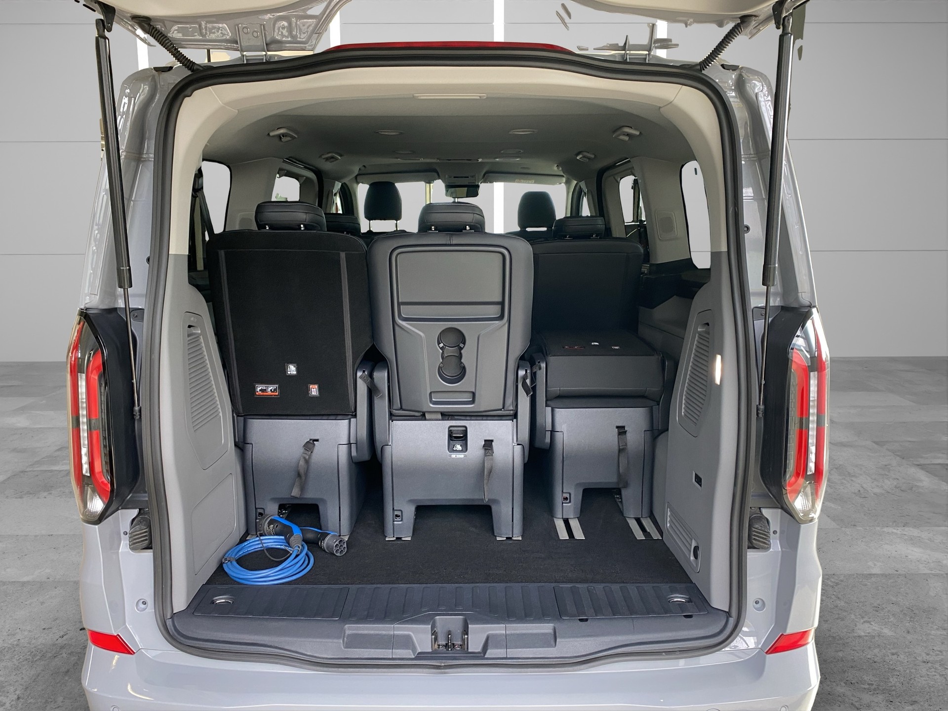 FORD Tourneo Bus 340 L1H1 PHEV TitaniumX-image-5