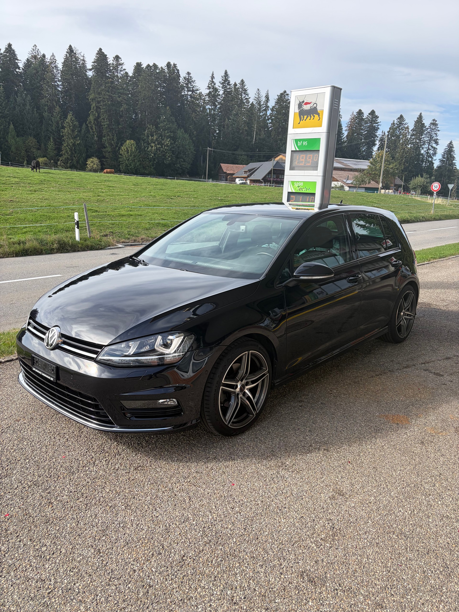 VW Golf 2.0 TDI Allstar R-Line 4Motion-image-1
