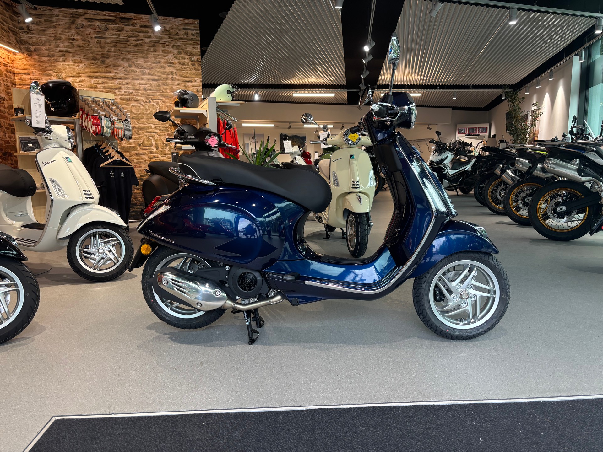 PIAGGIO Vespa Primavera 125 E5+-showroom-element-3
