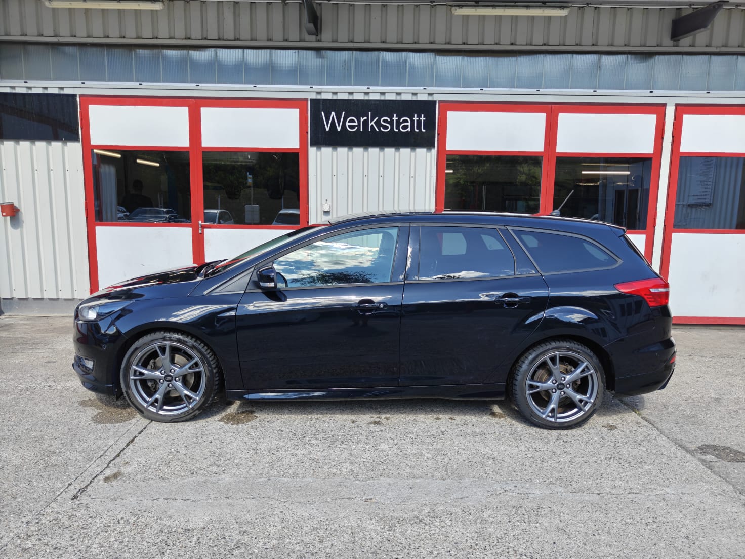FORD Focus 1.5 SCTi ST Line Automatic-image-2