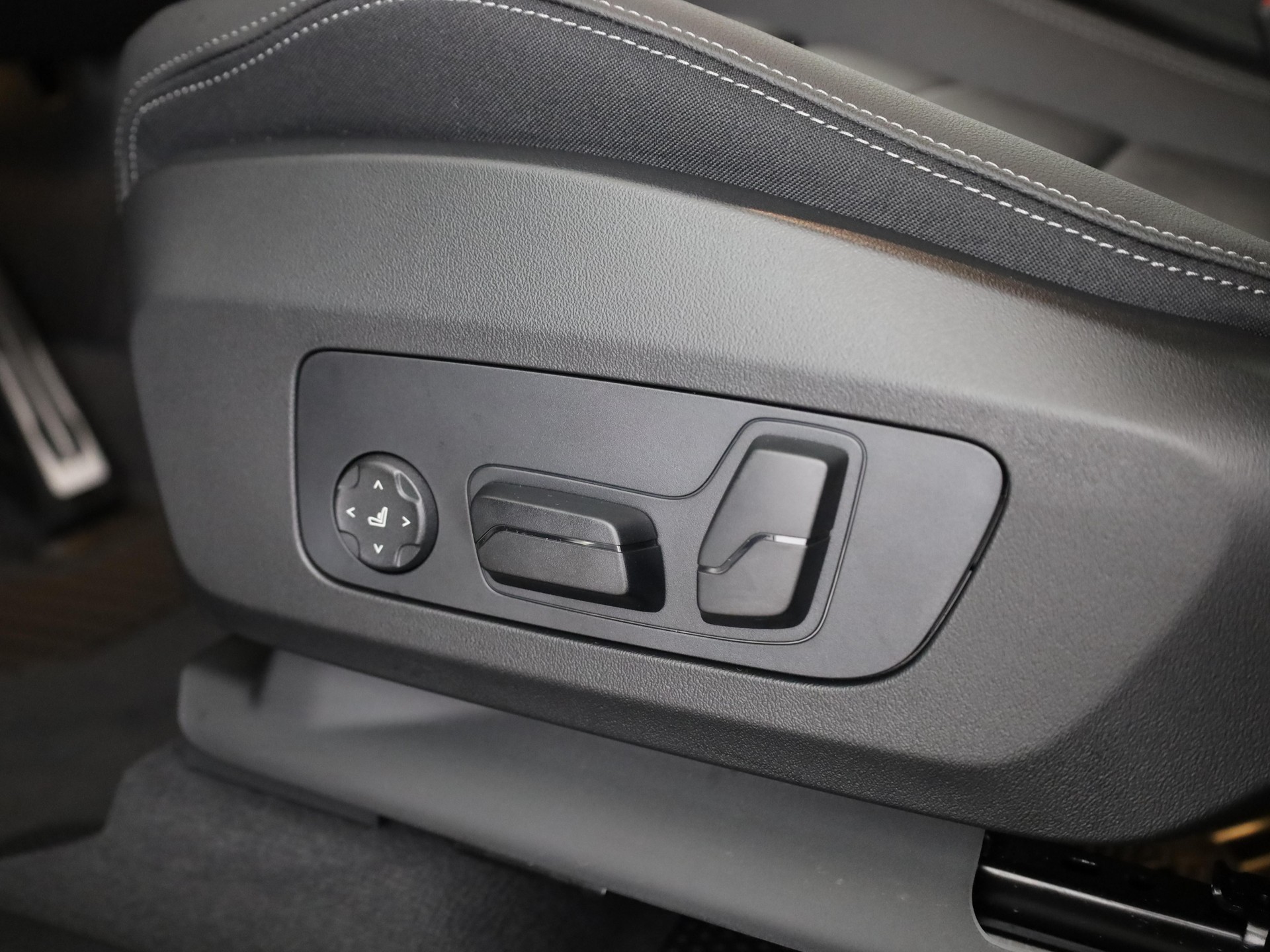 BMW X1 U11 23i xDrive paddles-image-21