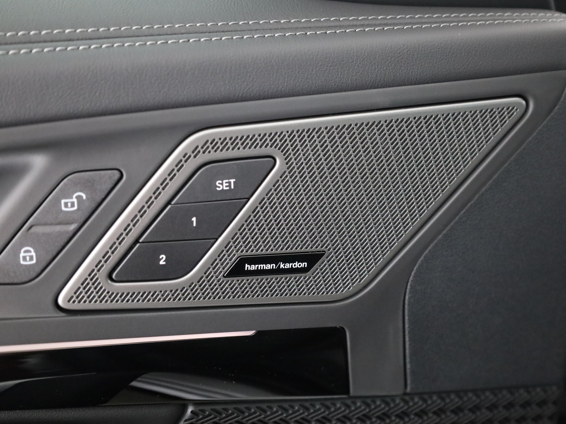 BMW X1 U11 23i xDrive paddles-image-11