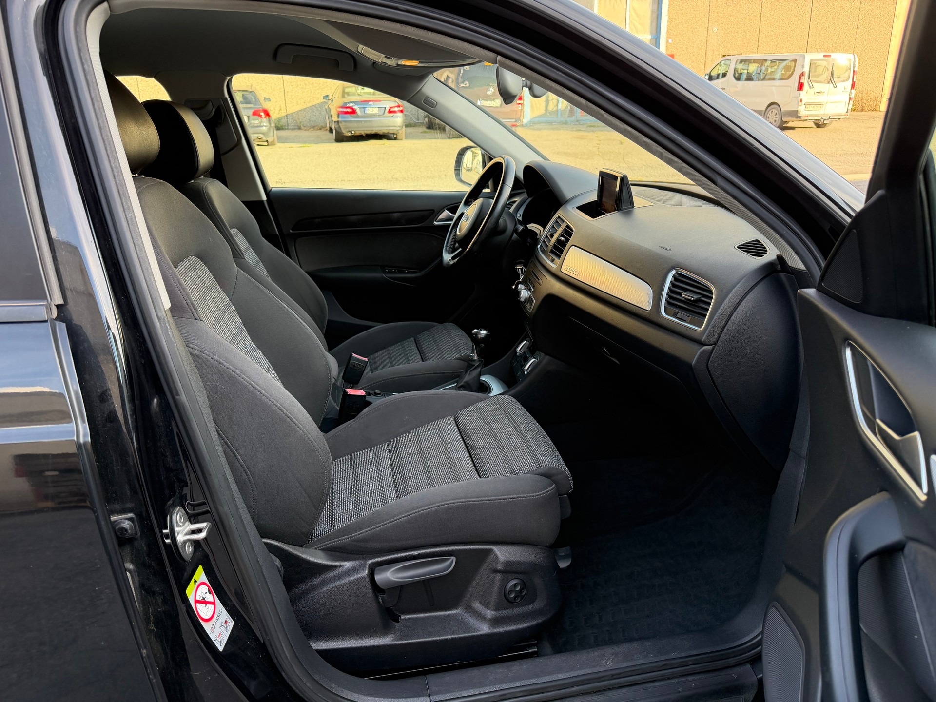 AUDI Q3 2.0 TFSI quattro-image-6