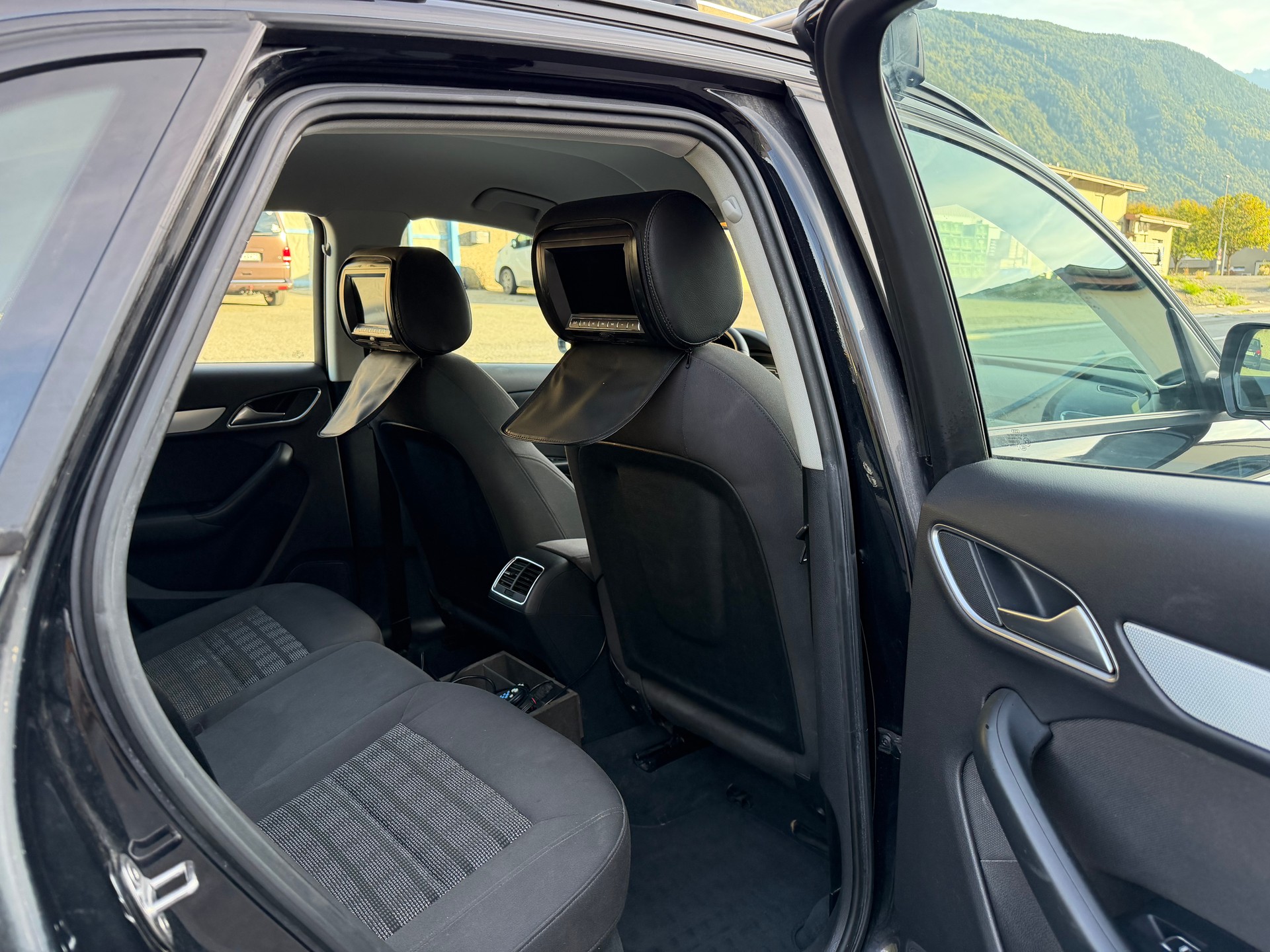 AUDI Q3 2.0 TFSI quattro-image-9