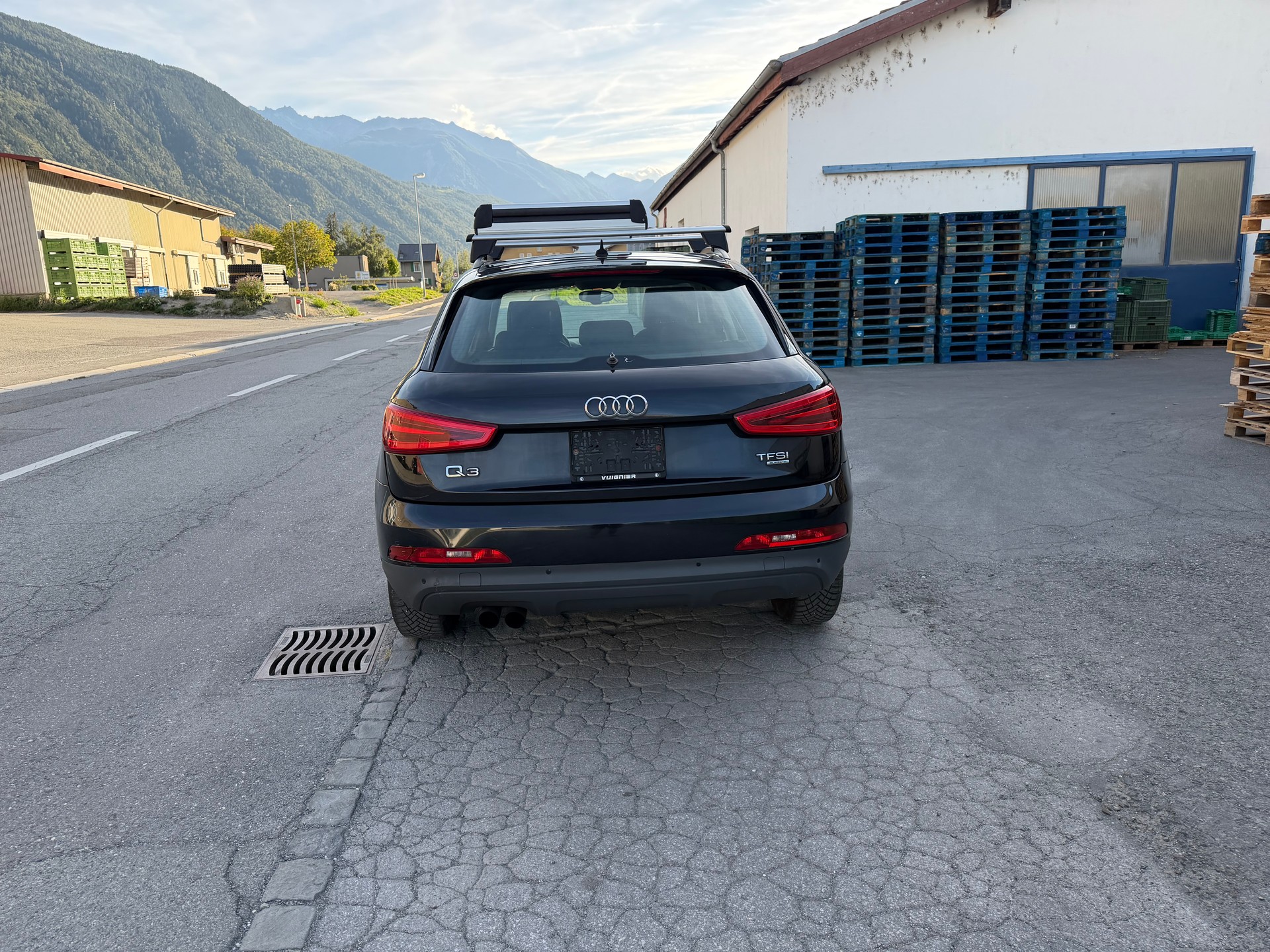AUDI Q3 2.0 TFSI quattro-image-3