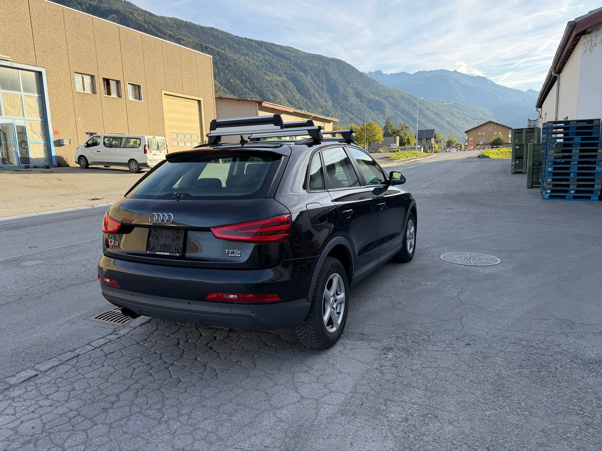 AUDI Q3 2.0 TFSI quattro-image-5