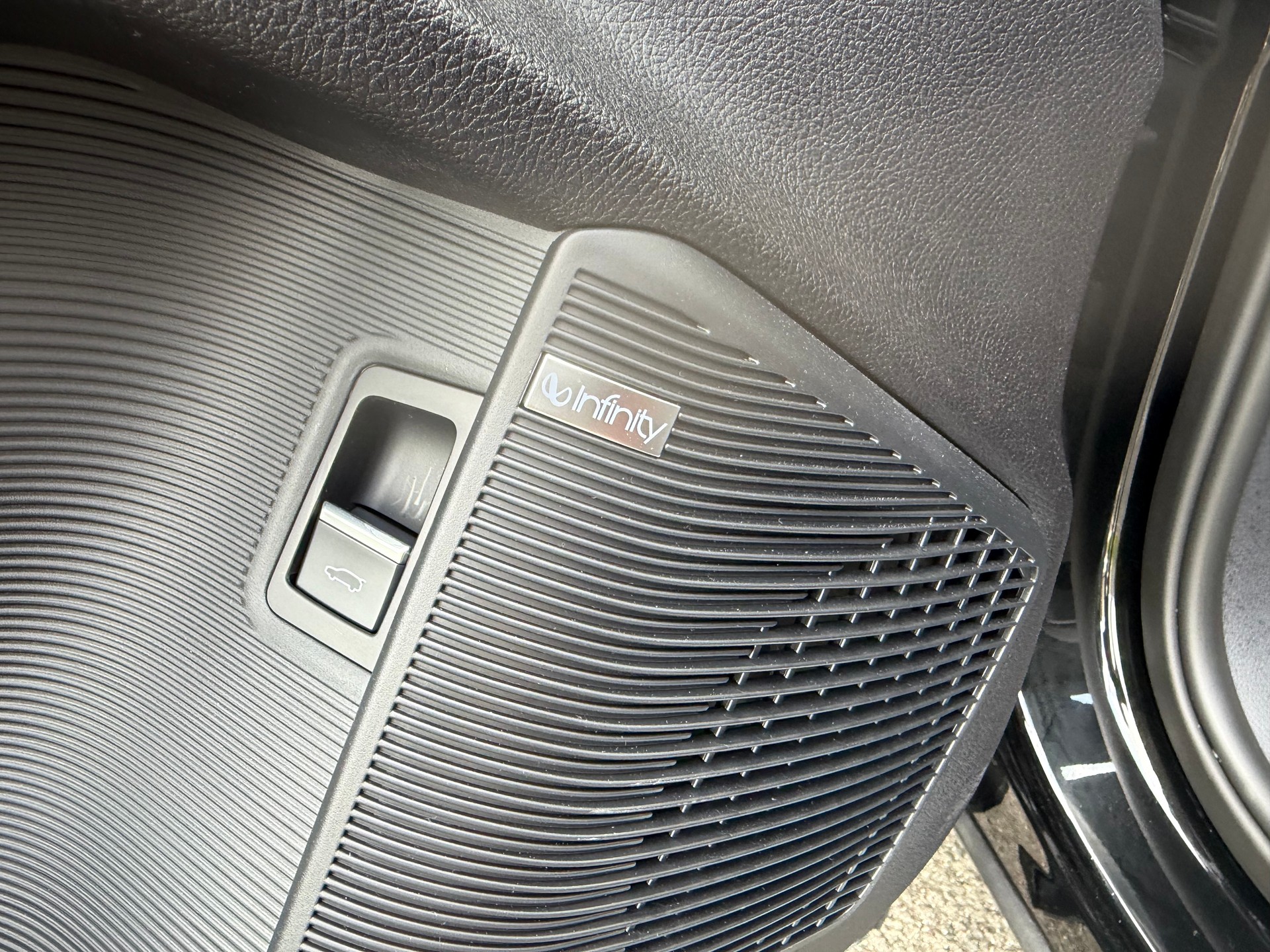 BYD Seal U DM-i Design AWD-image-11