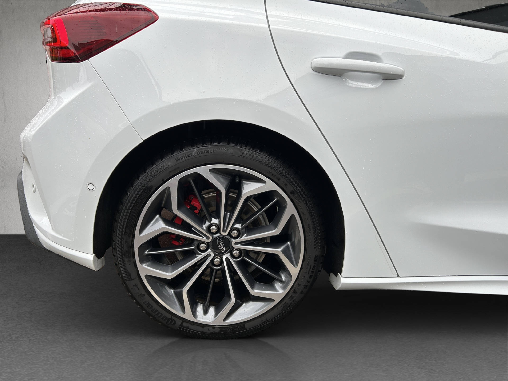 FORD Focus 1.0i EcoB Hybrid 155 ST-Line Vignale-image-24