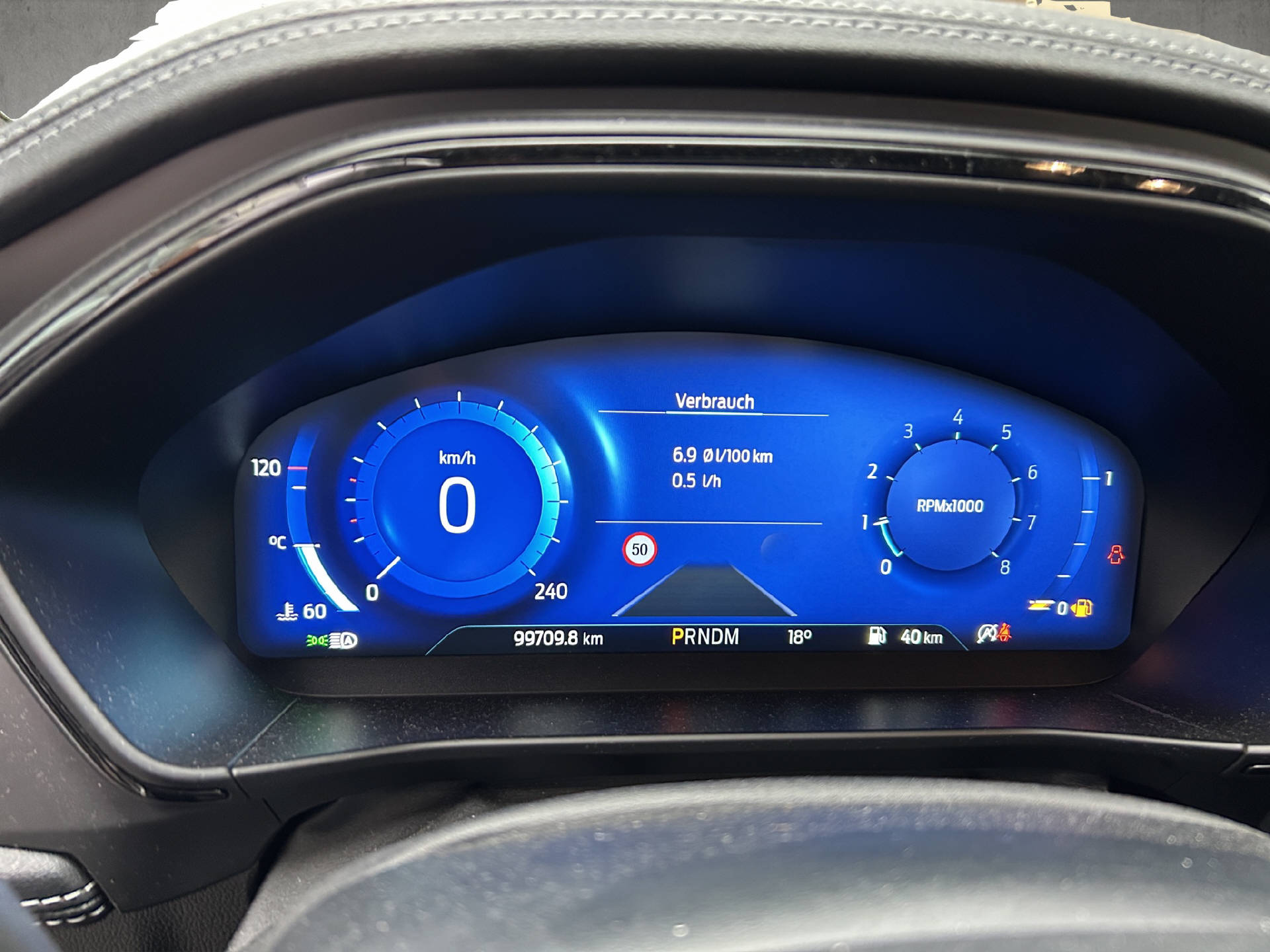 FORD Focus 1.0i EcoB Hybrid 155 ST-Line Vignale-image-11
