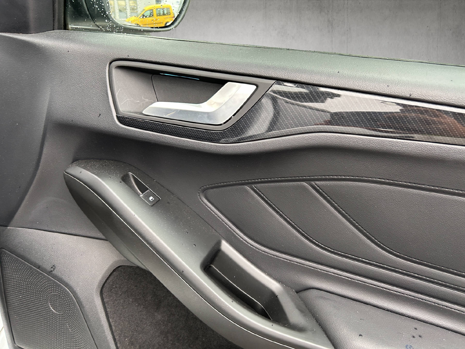 FORD Focus 1.0i EcoB Hybrid 155 ST-Line Vignale-image-17