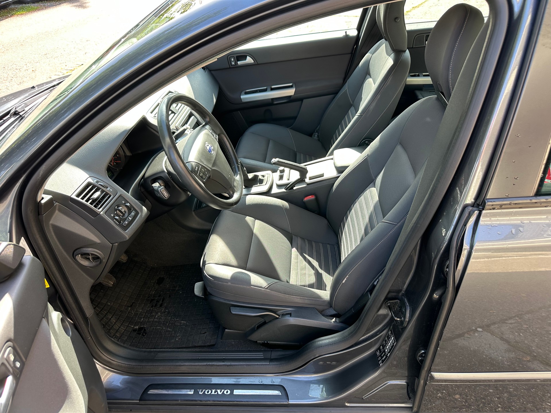 VOLVO V50 2.0D-image-9