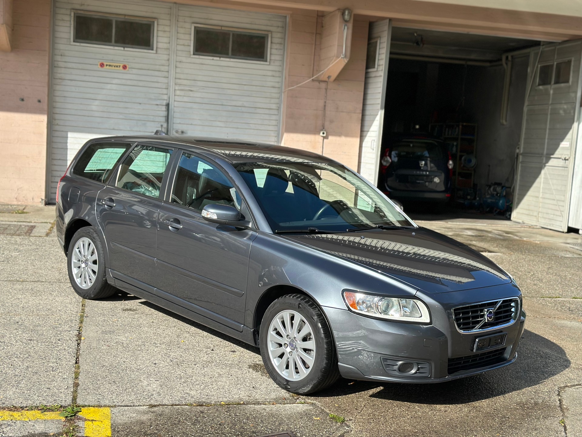 VOLVO V50 2.0D-image-1