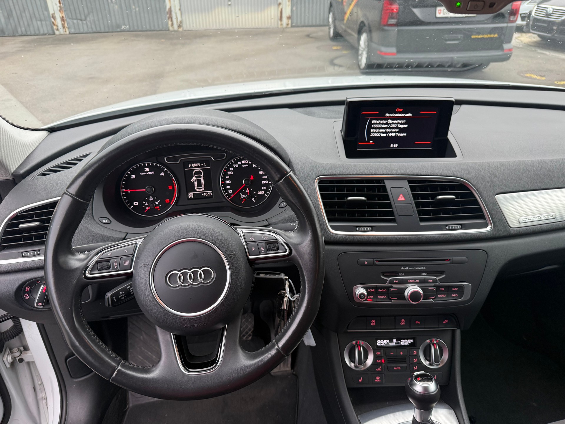 AUDI Q3 2.0 TDI Start quattro S-tronic-image-8
