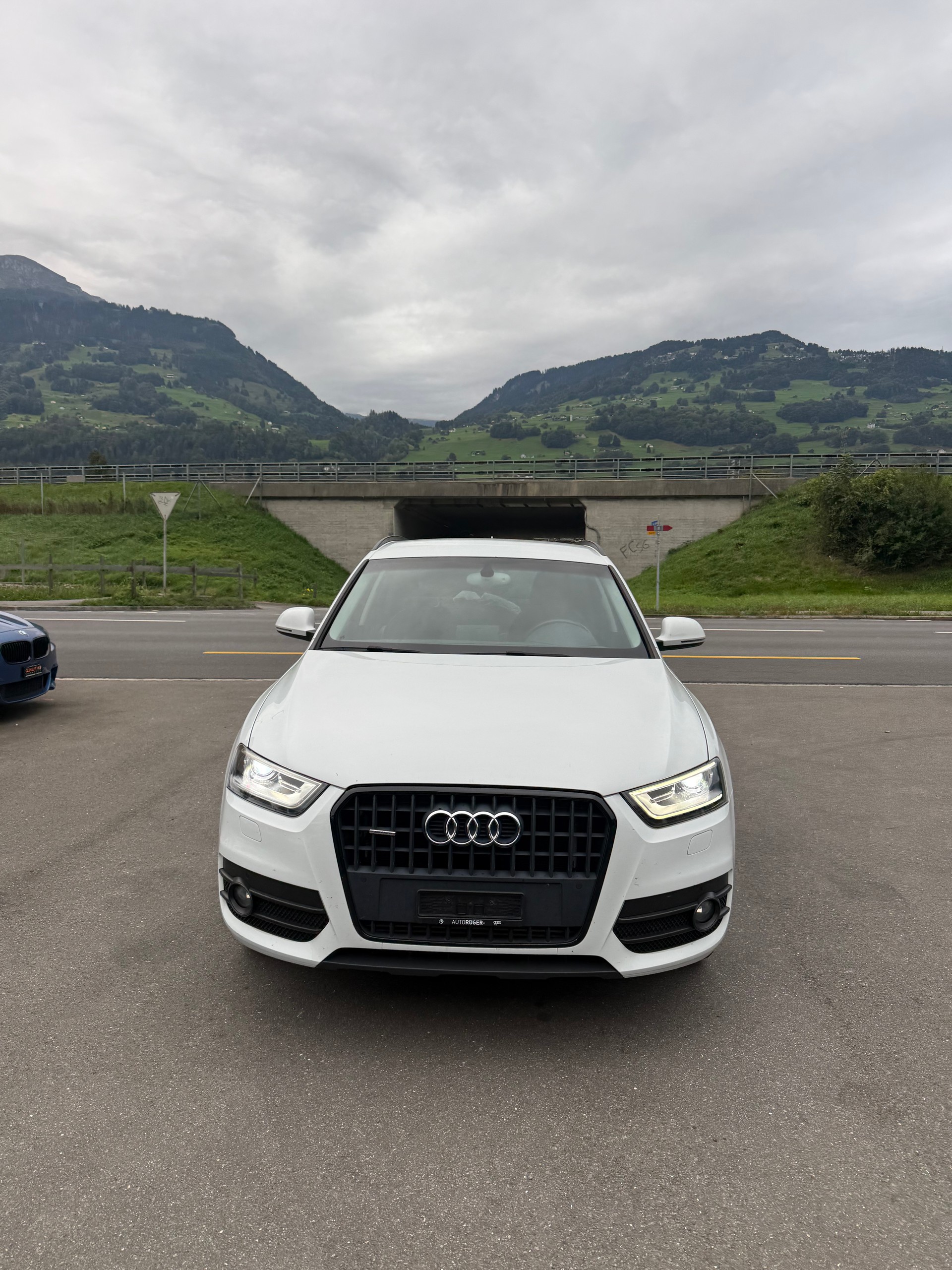 AUDI Q3 2.0 TDI Start quattro S-tronic-image-2