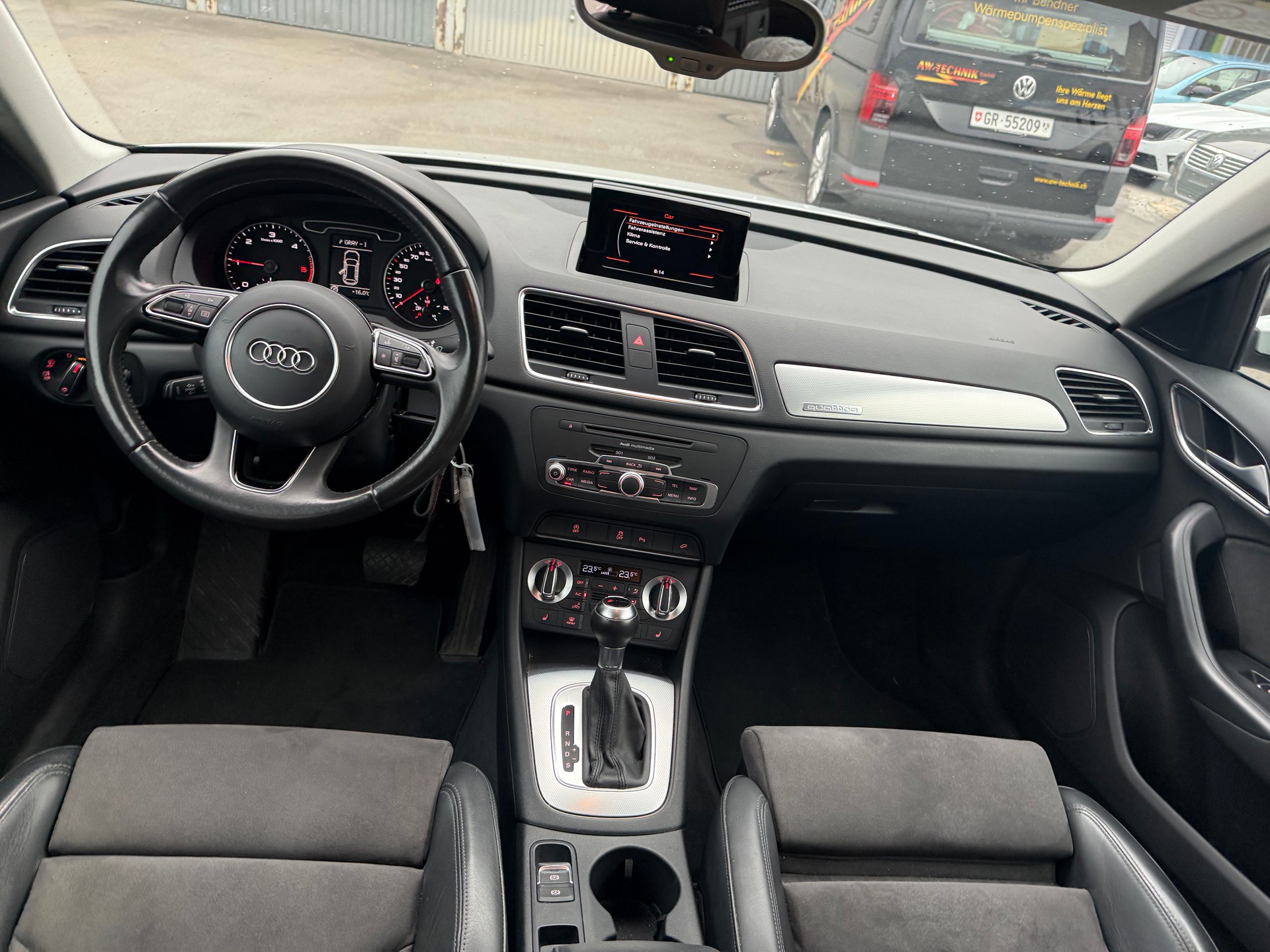 AUDI Q3 2.0 TDI Start quattro S-tronic-image-7