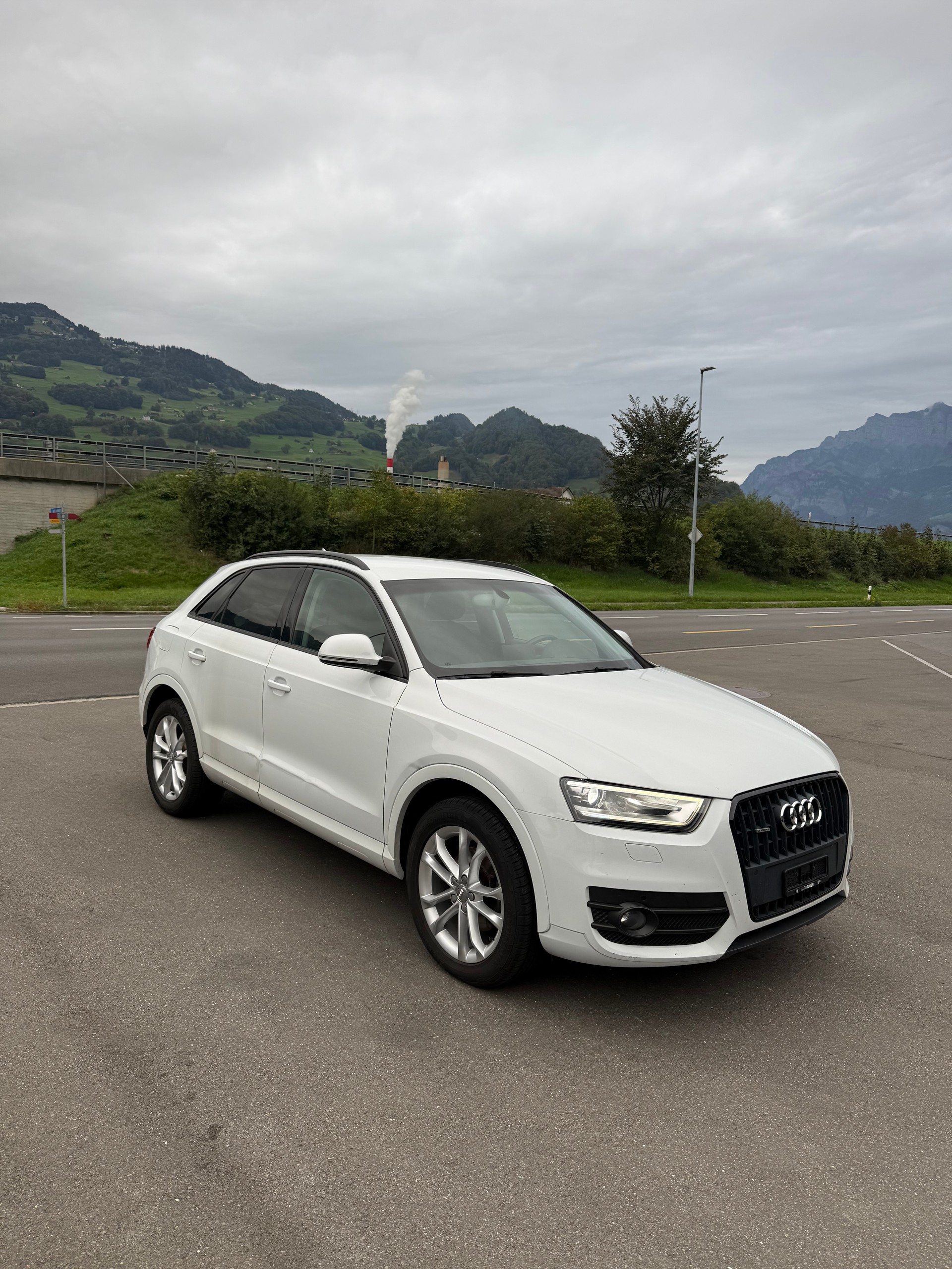 AUDI Q3 2.0 TDI Start quattro S-tronic-image-4
