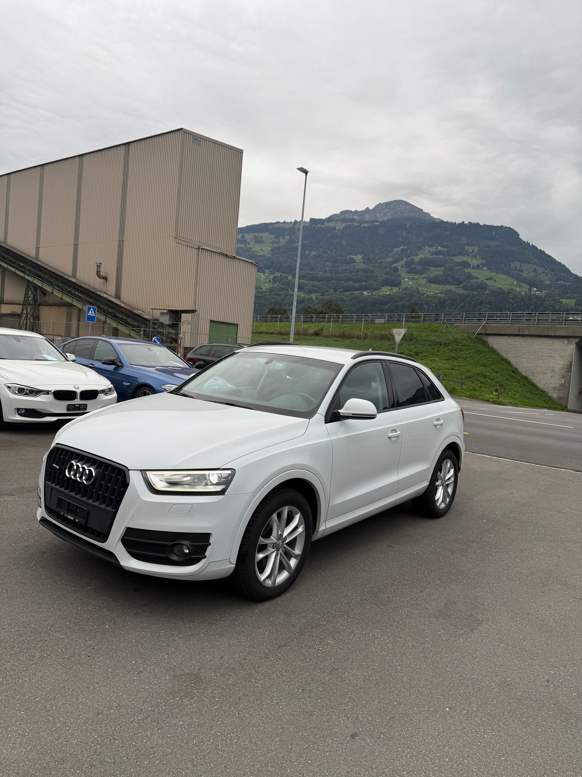 AUDI Q3 2.0 TDI Start quattro S-tronic-image-1