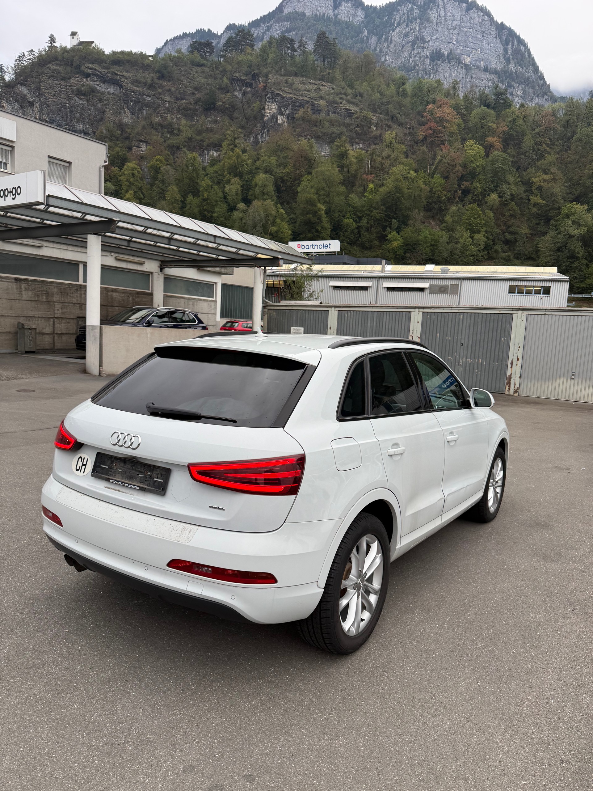 AUDI Q3 2.0 TDI Start quattro S-tronic-image-15