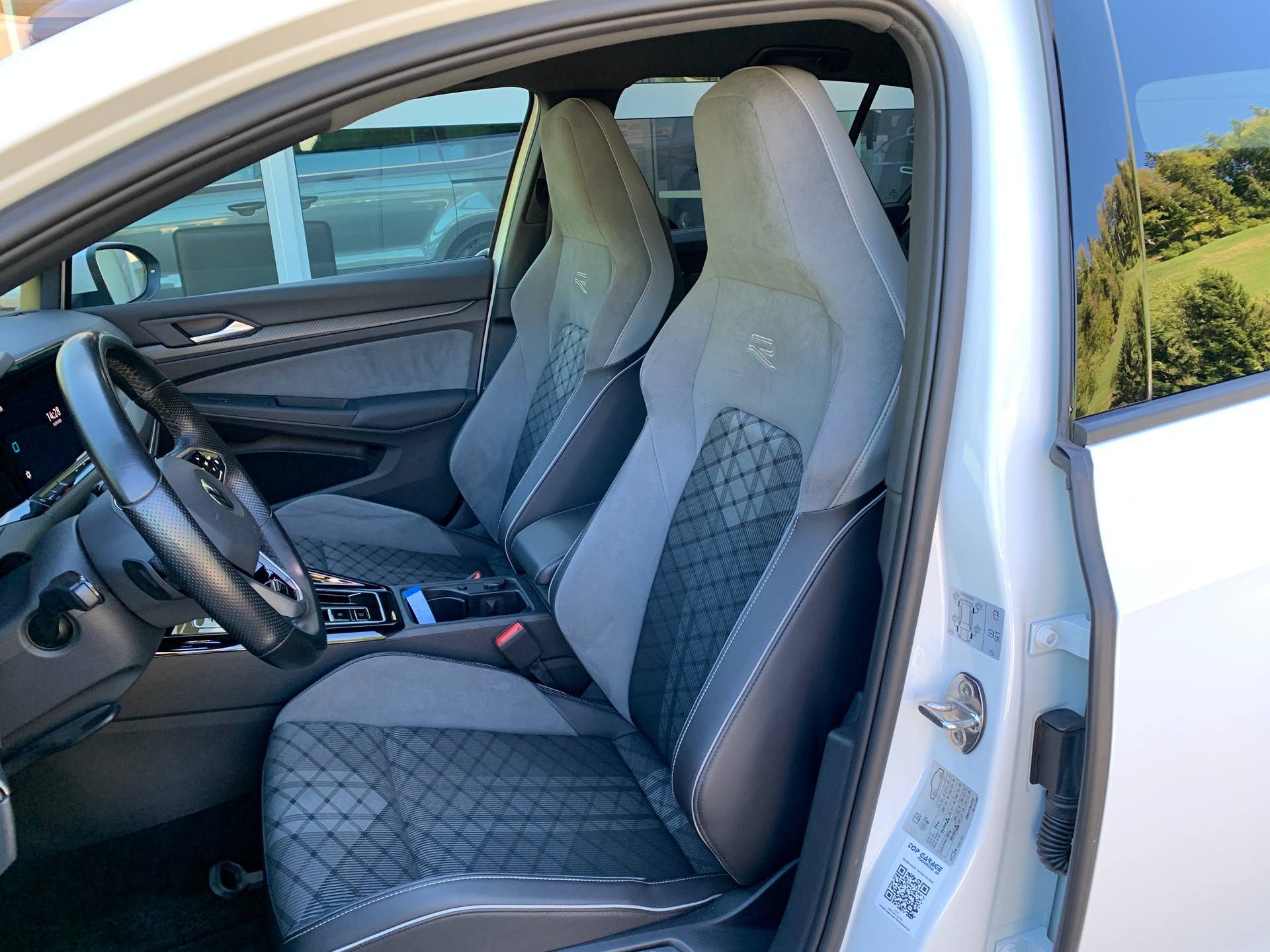 VW Golf 2.0 TSI R-Line DSG 4 Motion-image-8