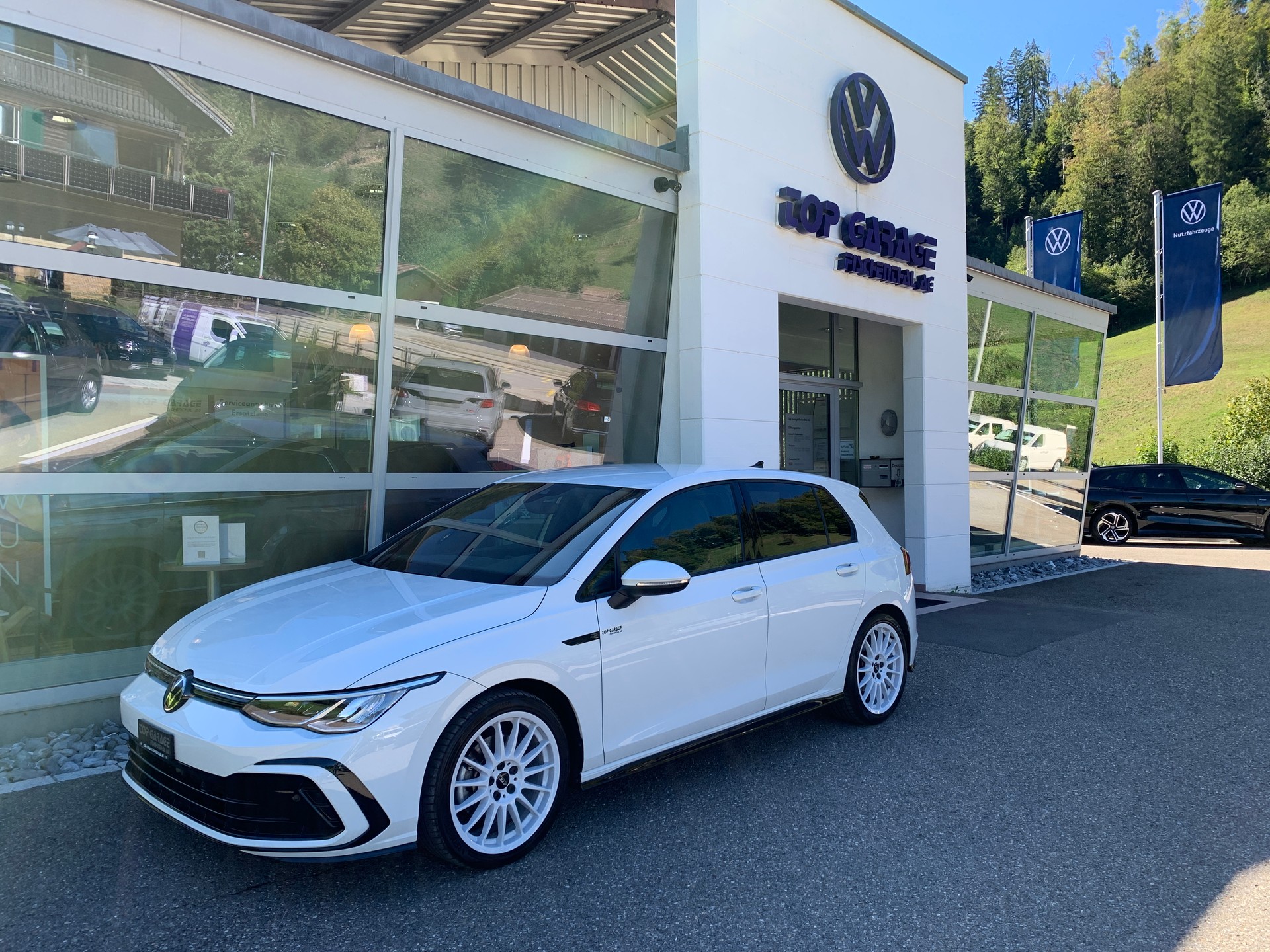 VW Golf 2.0 TSI R-Line DSG 4 Motion-image-0