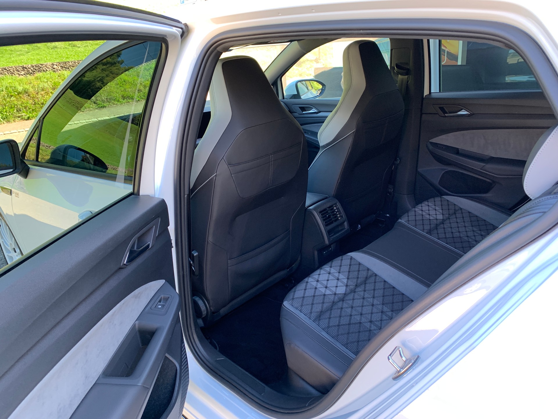 VW Golf 2.0 TSI R-Line DSG 4 Motion-image-15
