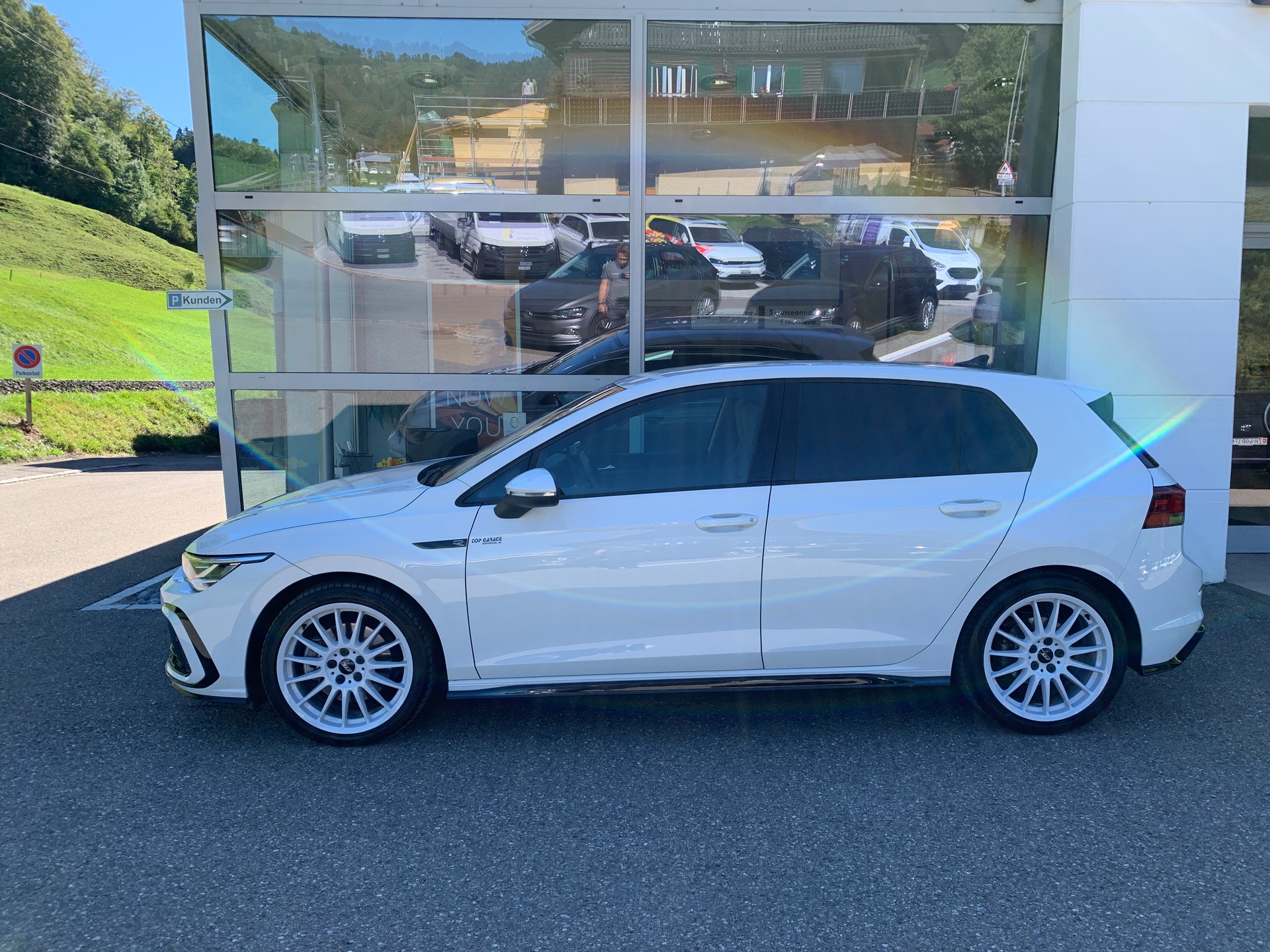 VW Golf 2.0 TSI R-Line DSG 4 Motion-image-3