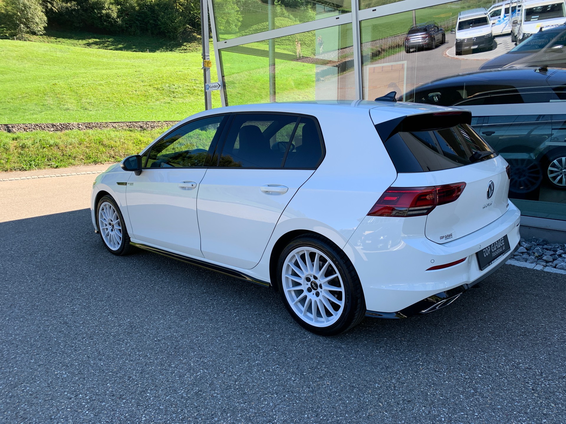 VW Golf 2.0 TSI R-Line DSG 4 Motion-image-4