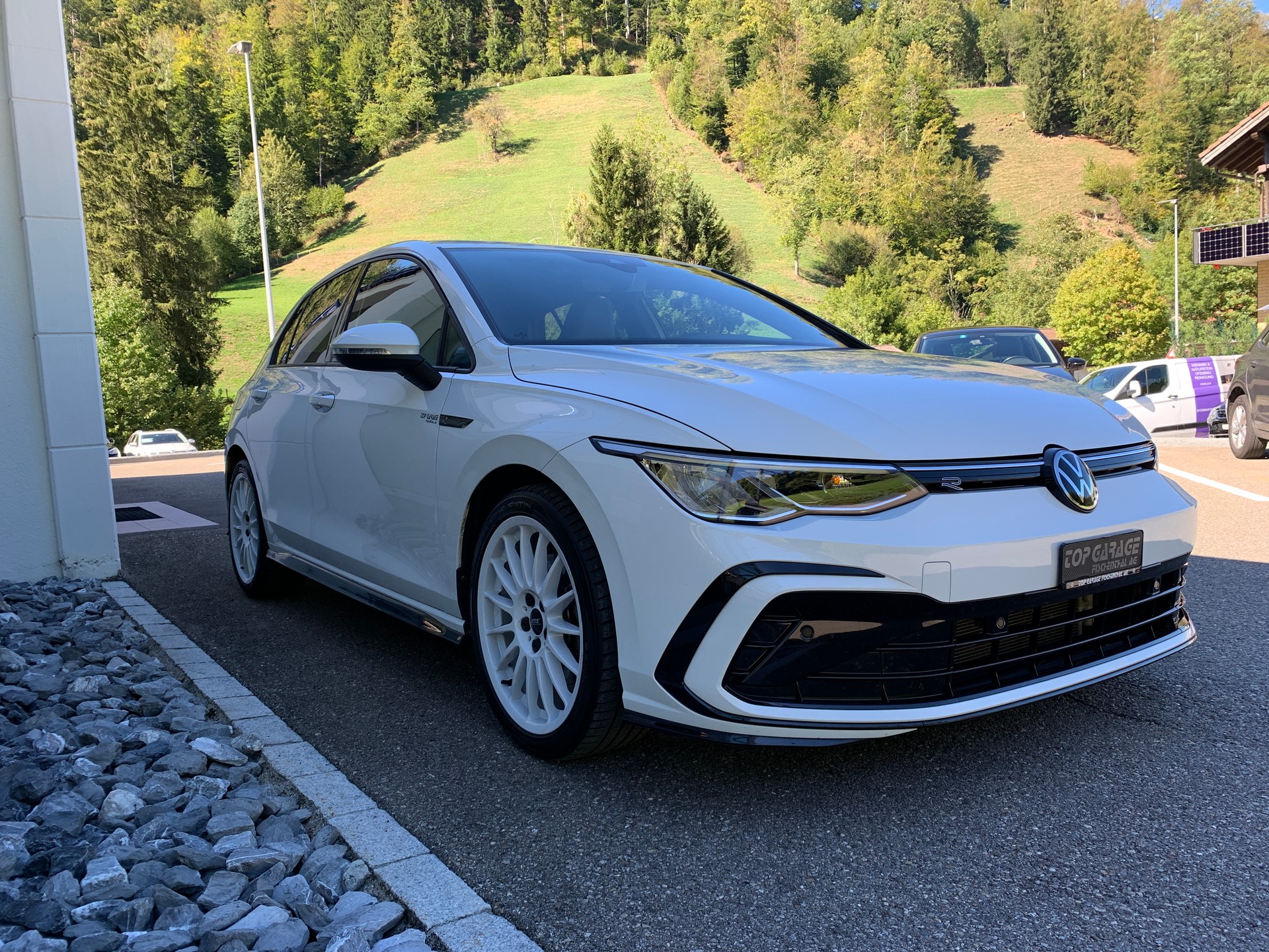 VW Golf 2.0 TSI R-Line DSG 4 Motion-image-2