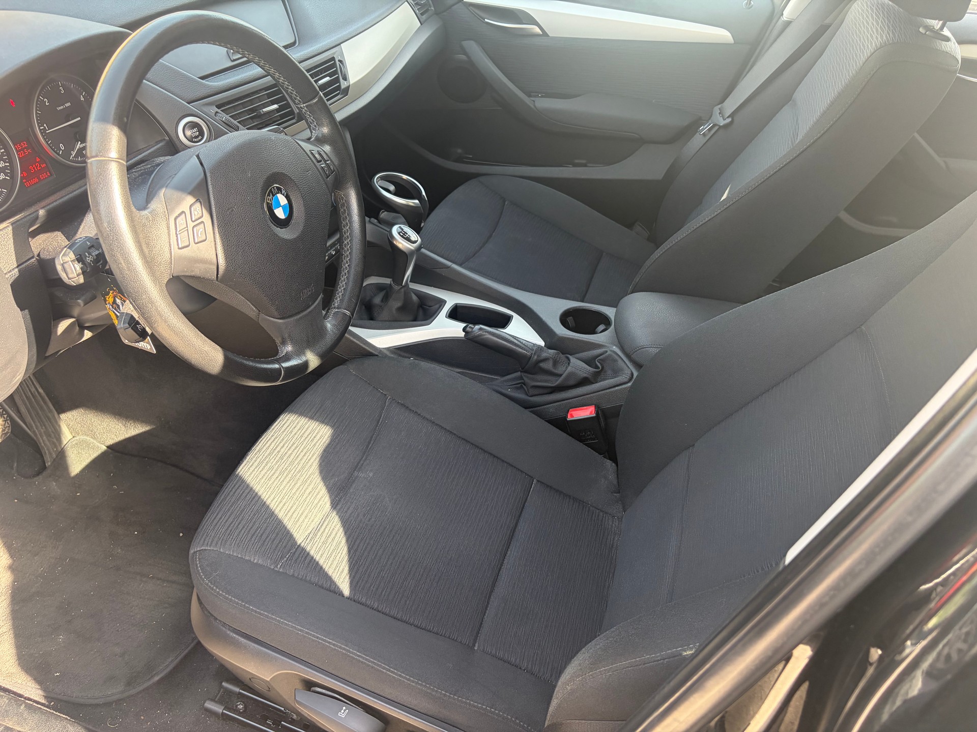 BMW X1 xDrive 18d-image-12