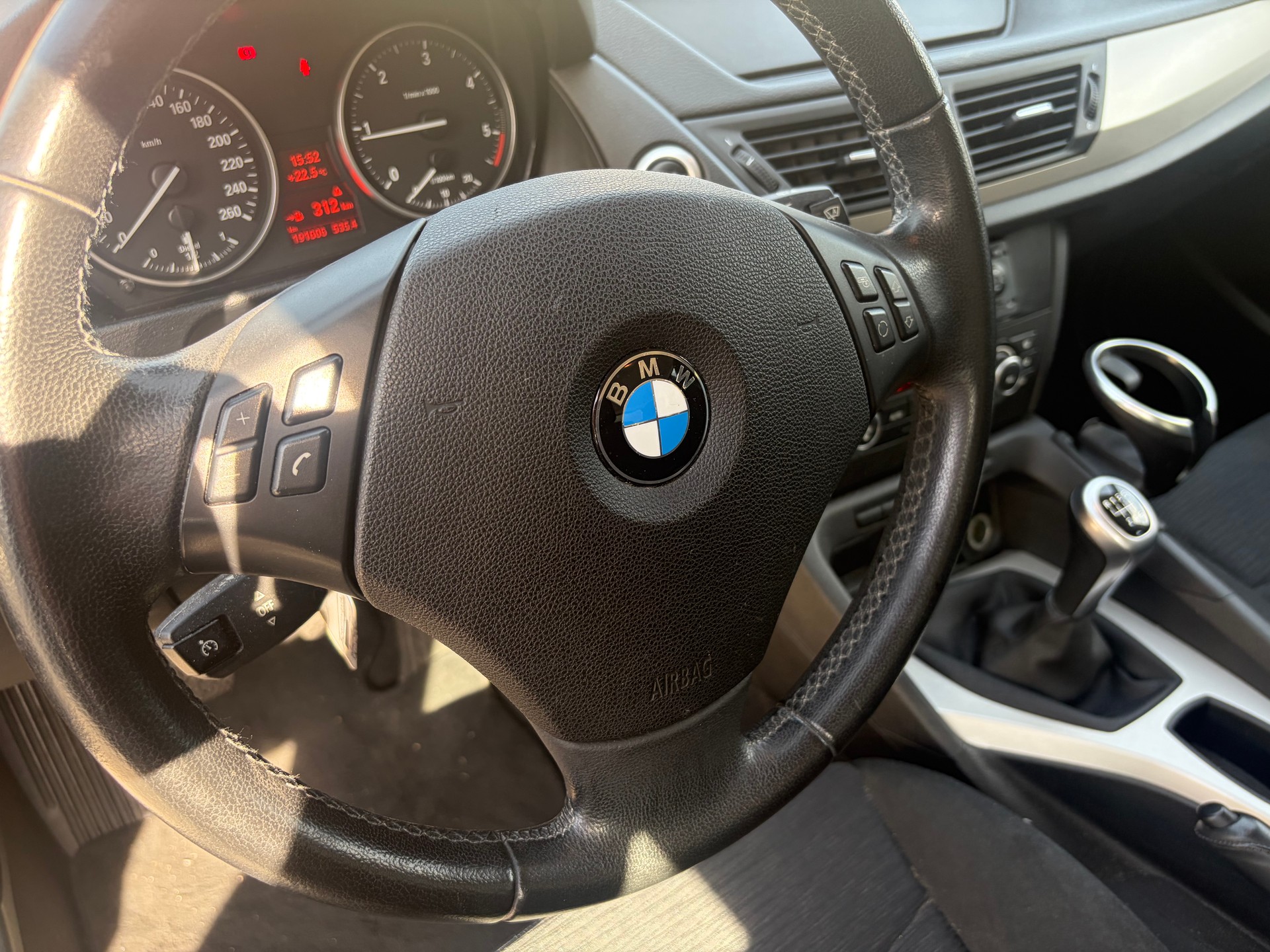 BMW X1 xDrive 18d-image-8