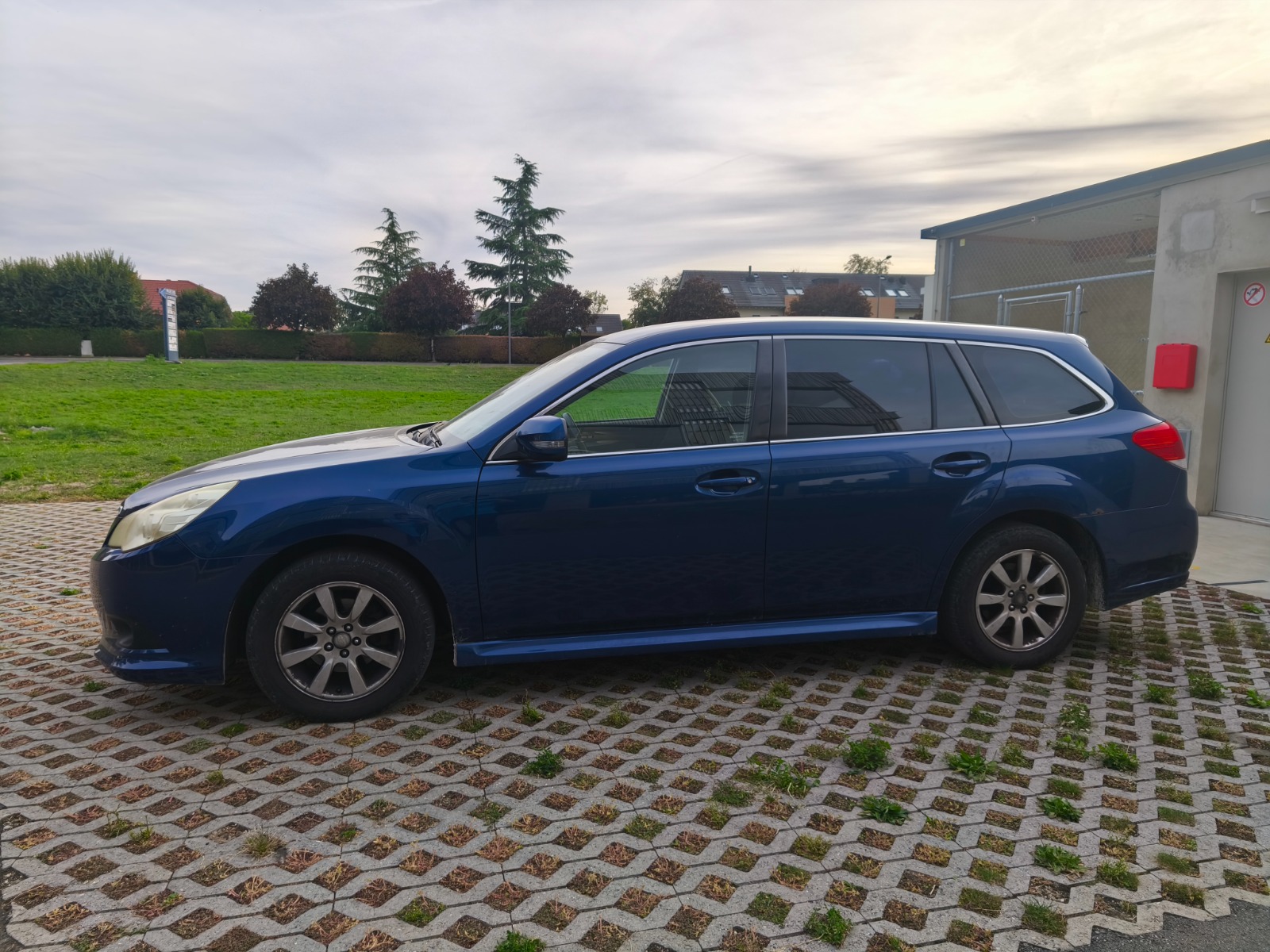 SUBARU Legacy 2.0i Swiss AWD-image-10