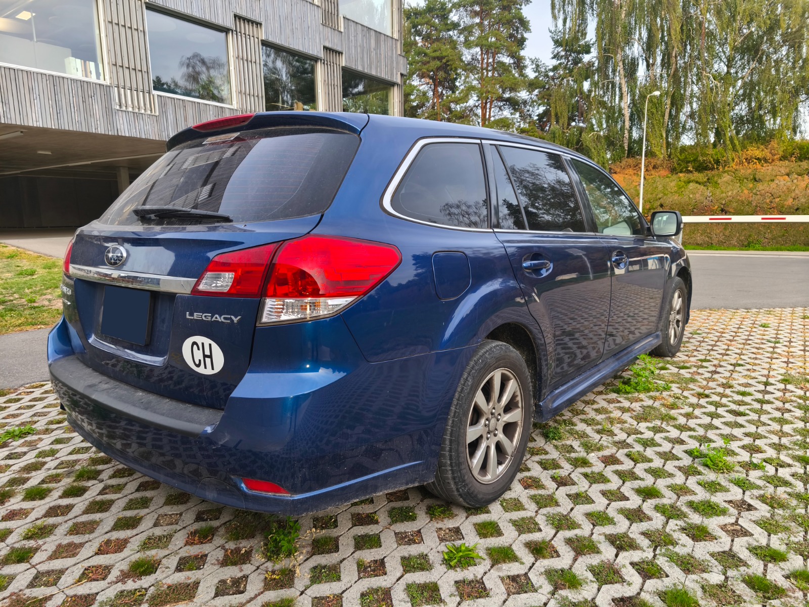 SUBARU Legacy 2.0i Swiss AWD-image-3