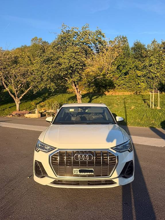AUDI Q3 35 TFSI S line S-tronic-image-2