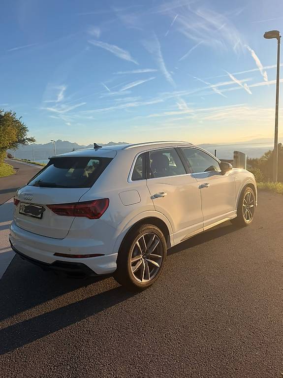AUDI Q3 35 TFSI S line S-tronic-image-1