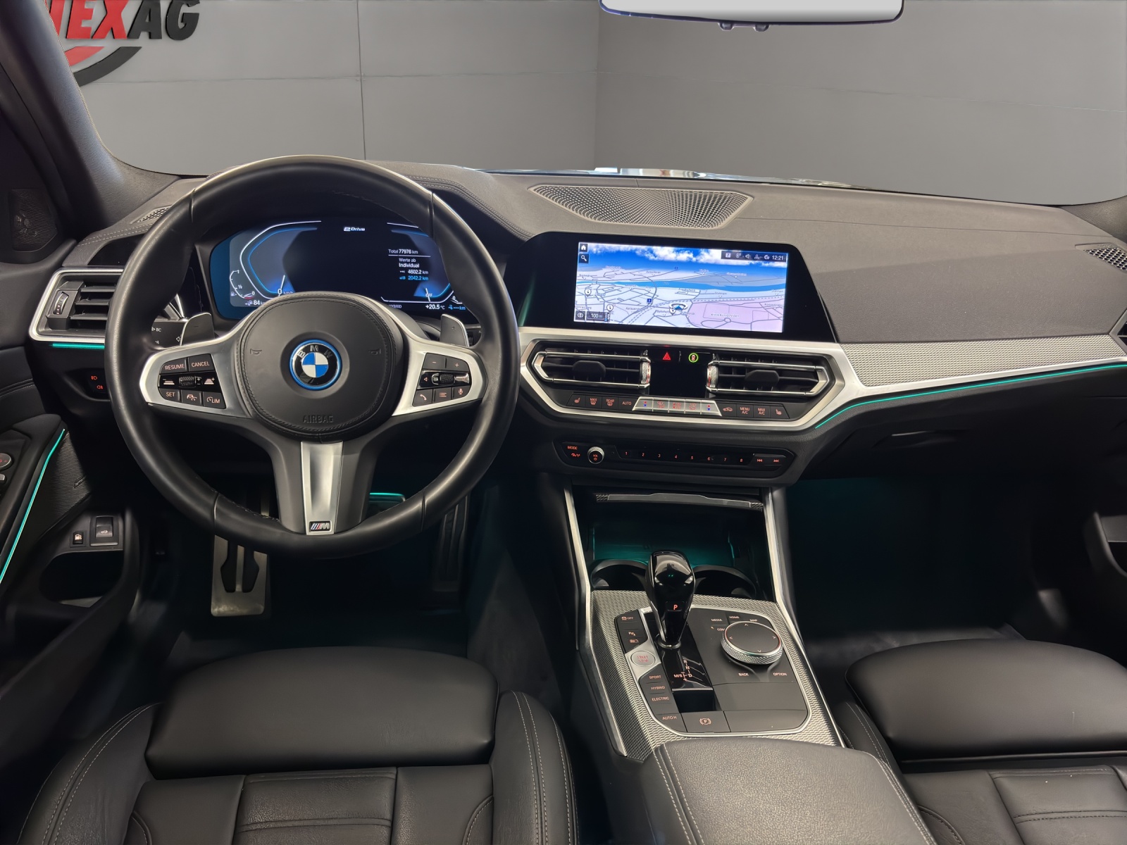 BMW 330e x DriveTouring M Sport Steptronic-image-14