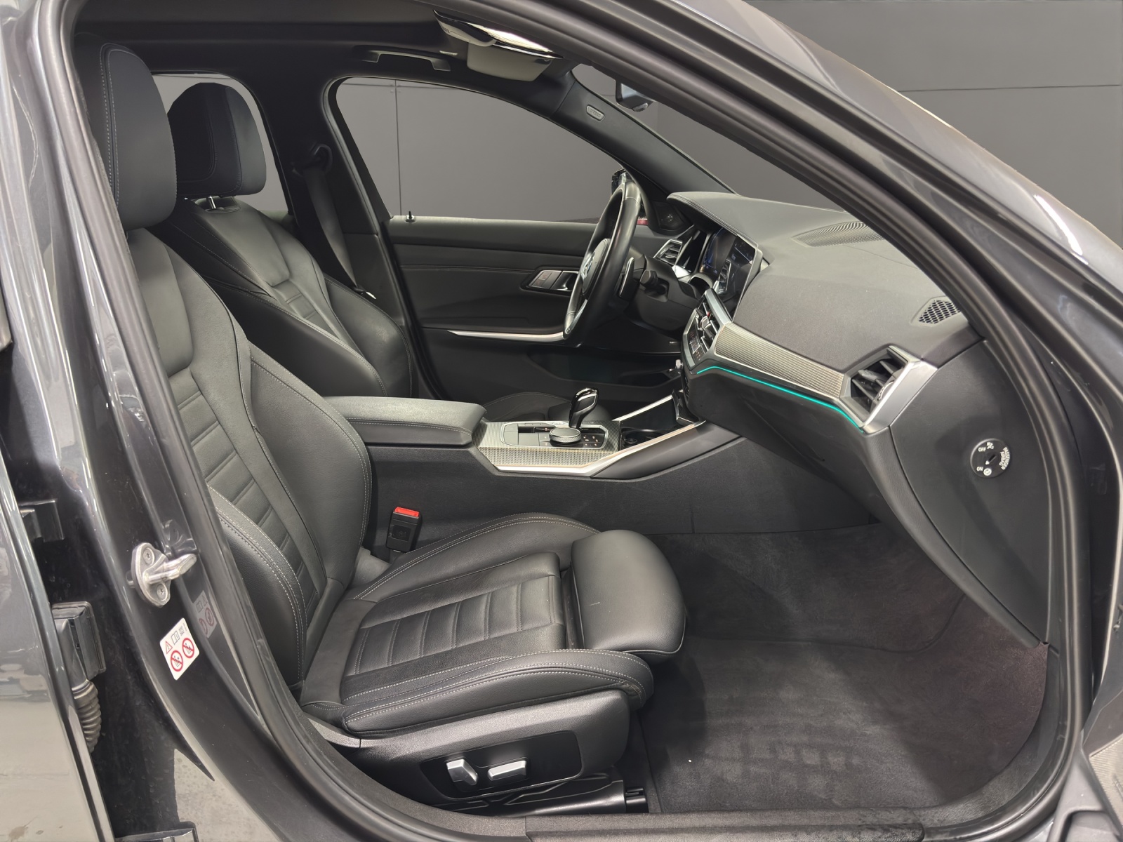 BMW 330e x DriveTouring M Sport Steptronic-image-20