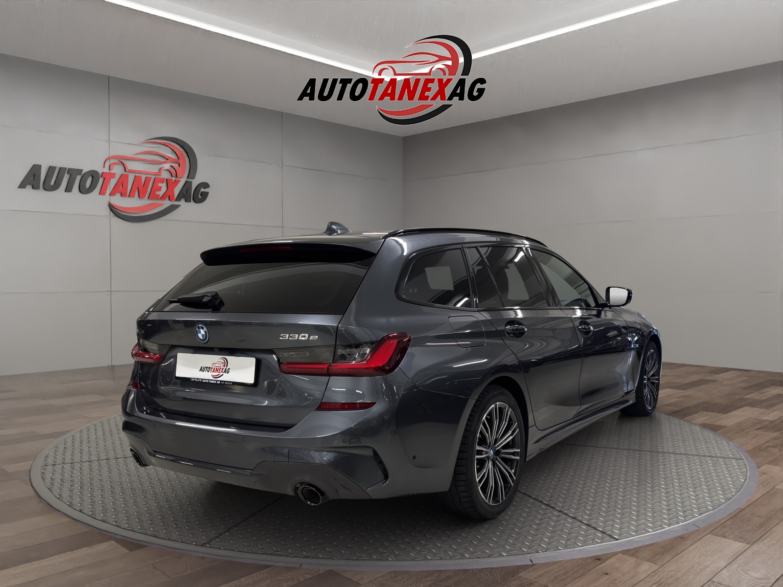 BMW 330e x DriveTouring M Sport Steptronic-image-5