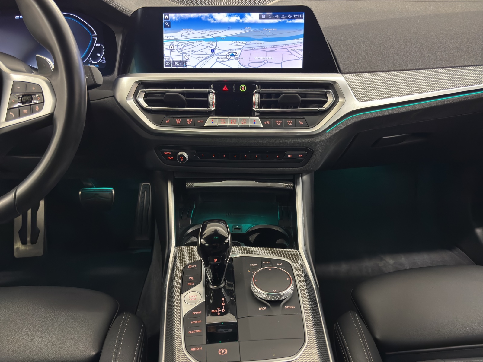 BMW 330e x DriveTouring M Sport Steptronic-image-15