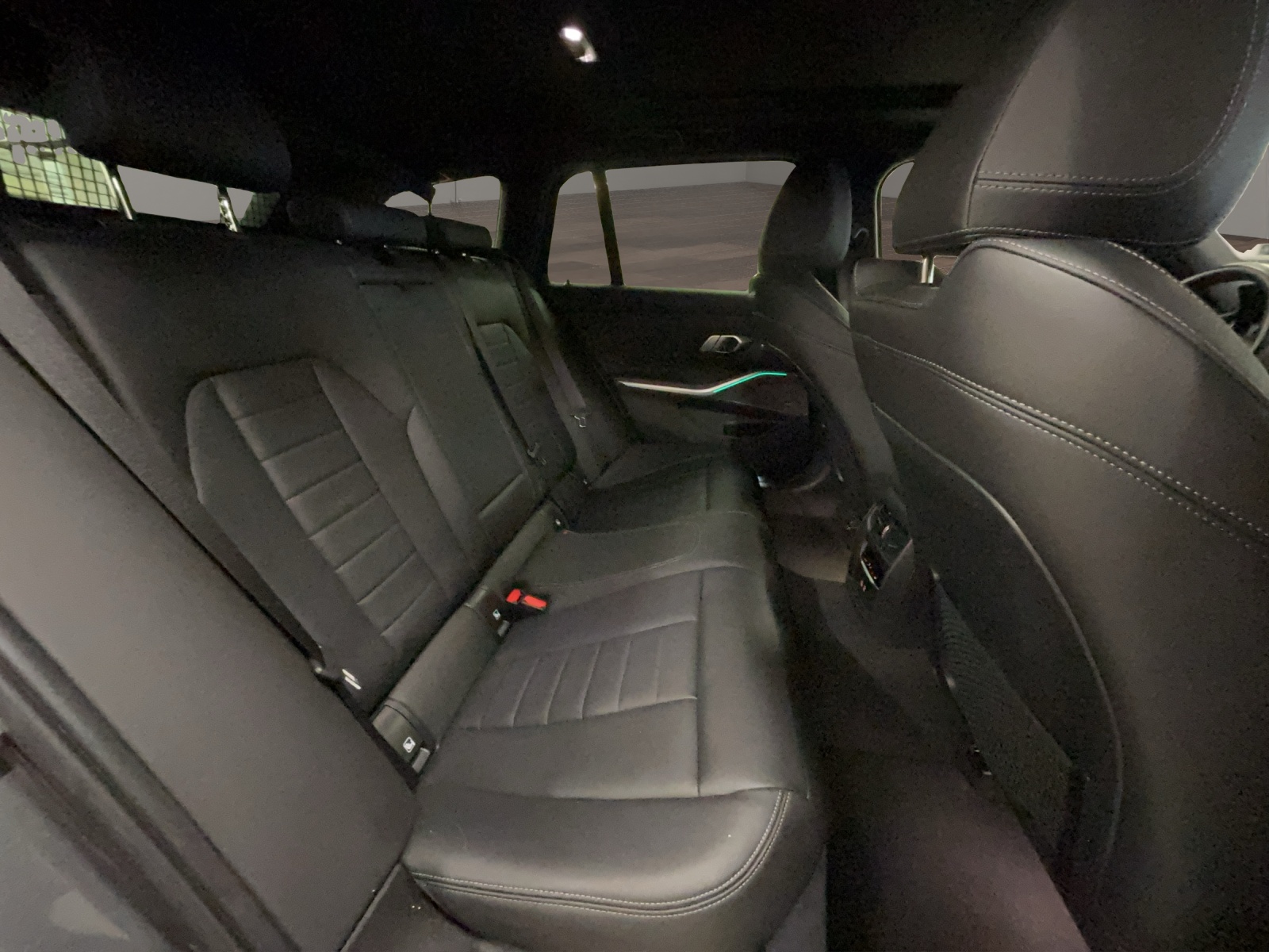 BMW 330e x DriveTouring M Sport Steptronic-image-21