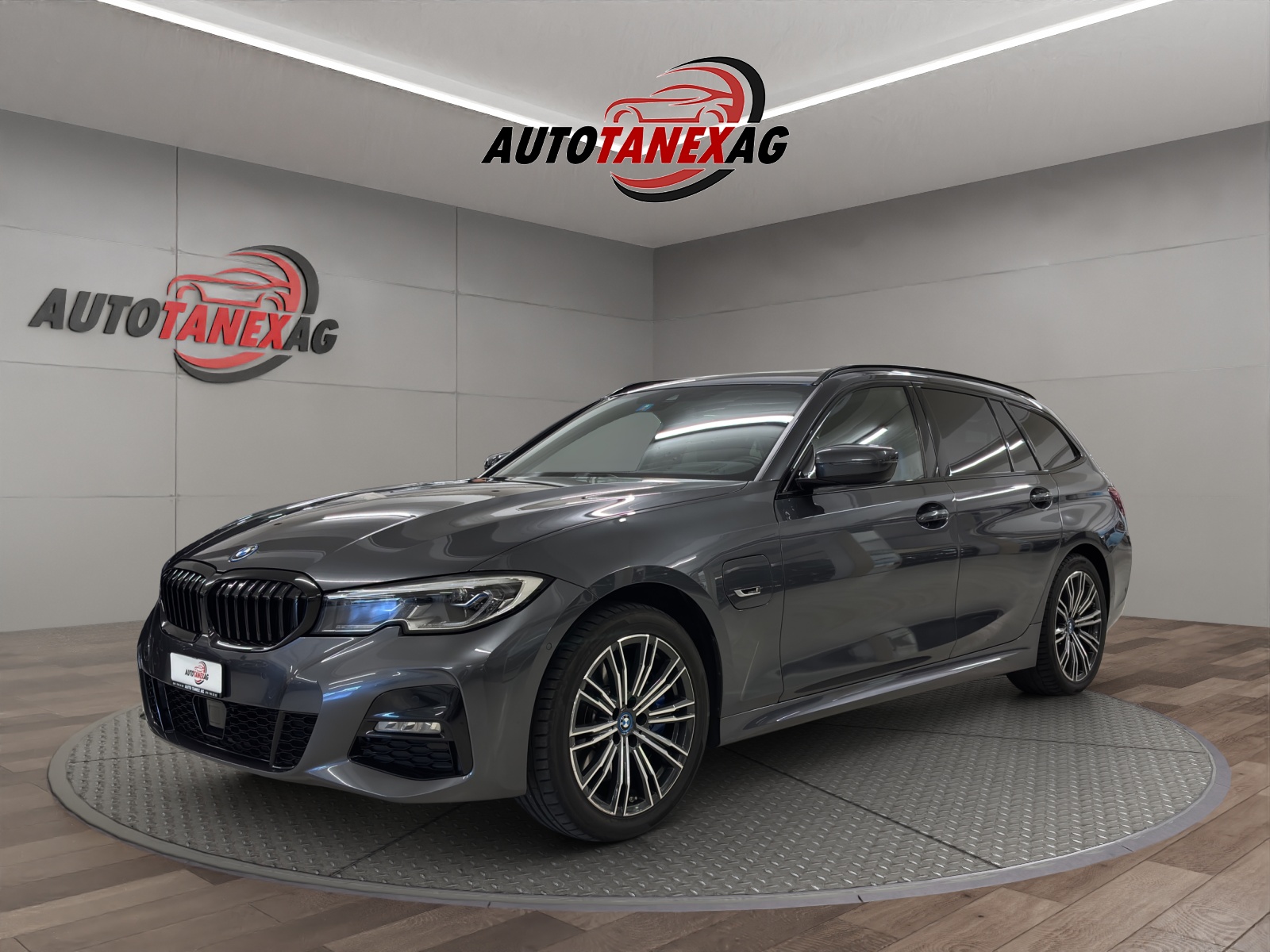 BMW 330e x DriveTouring M Sport Steptronic-image-0