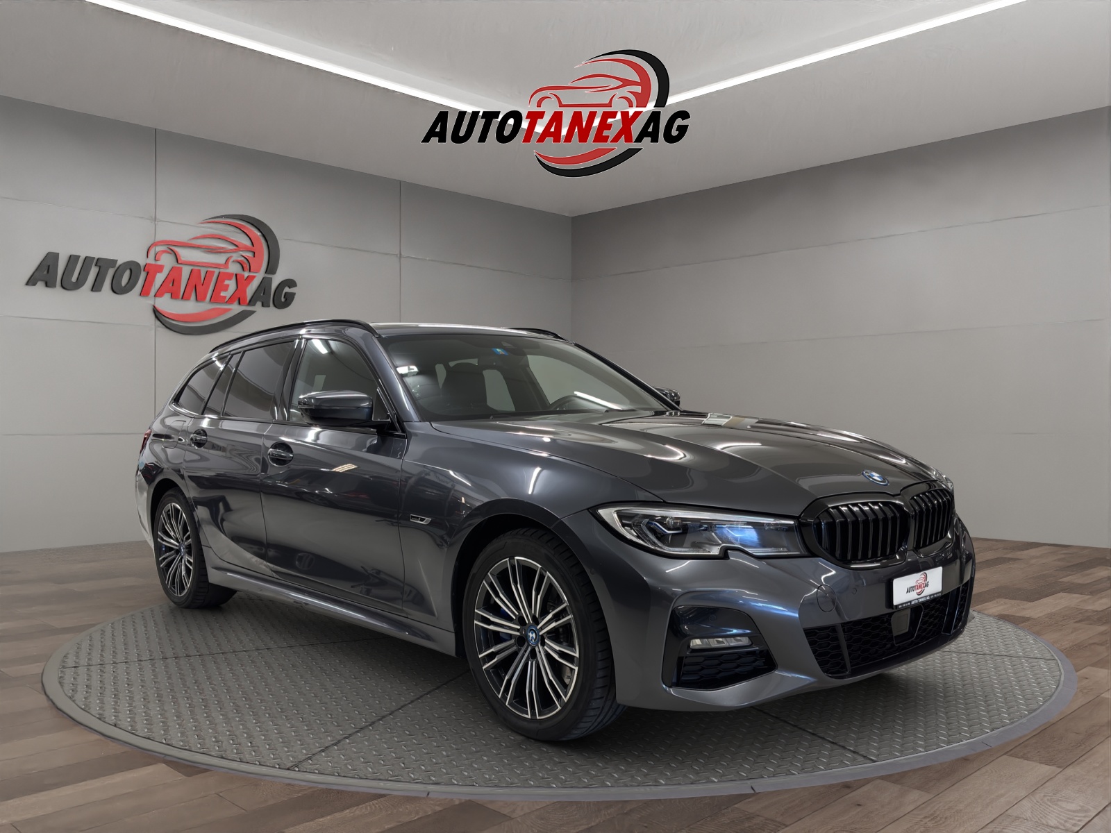 BMW 330e x DriveTouring M Sport Steptronic-image-7