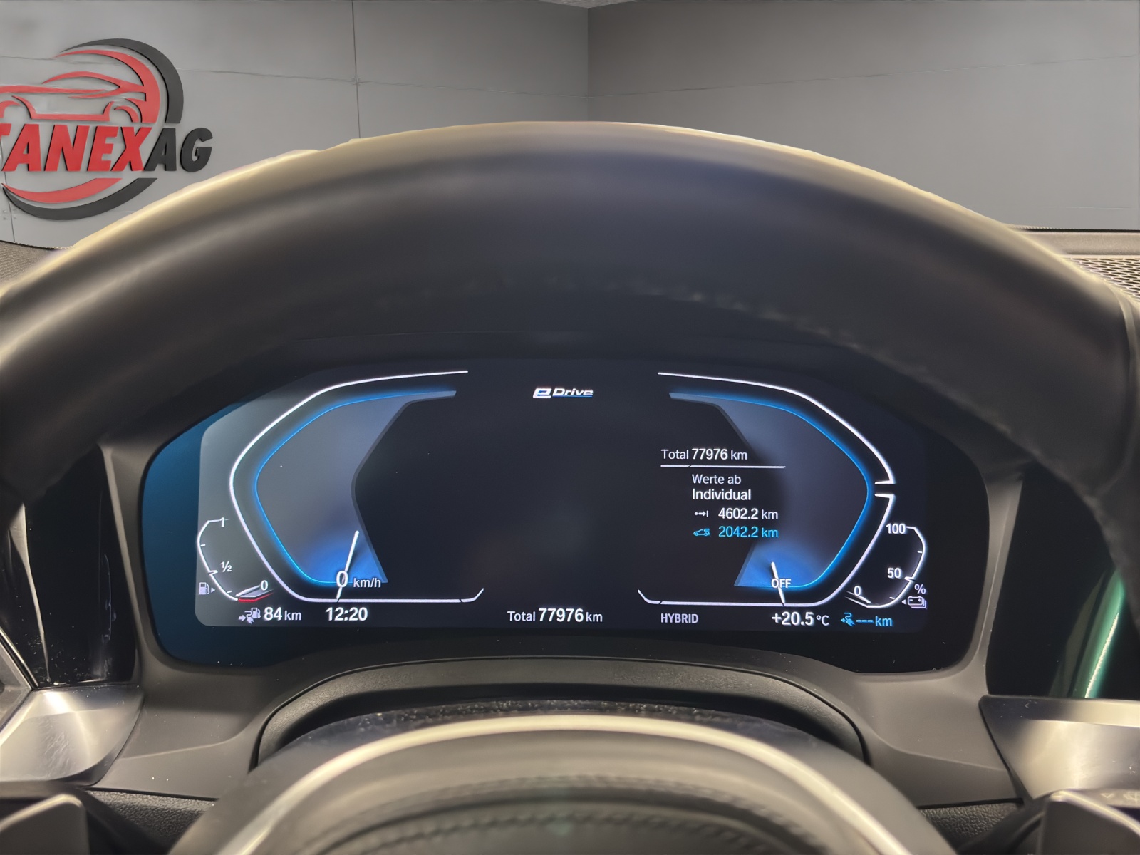 BMW 330e x DriveTouring M Sport Steptronic-image-10