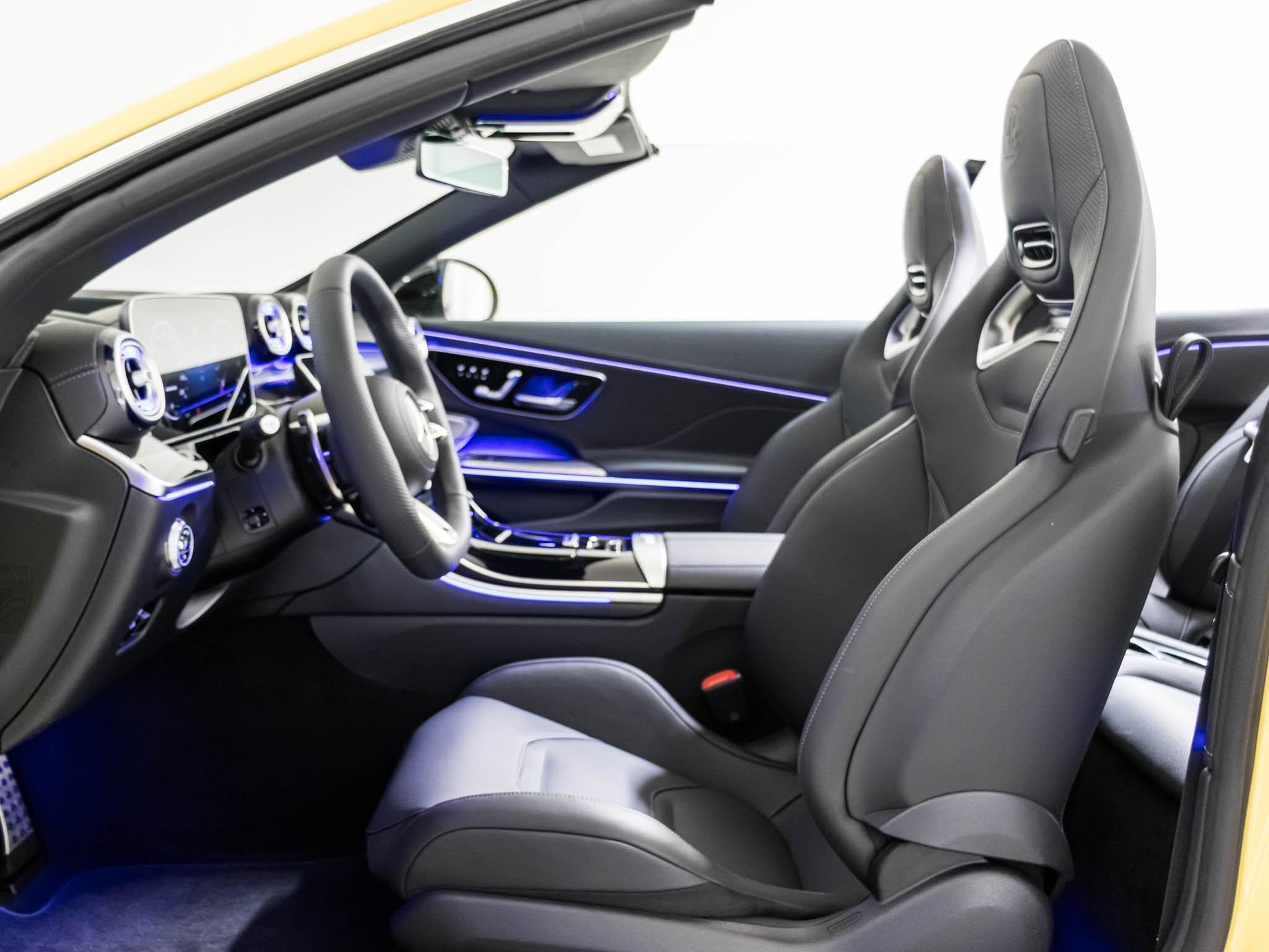 MERCEDES-BENZ CLE 53 AMG 4MATIC+ Cabriolet-image-6