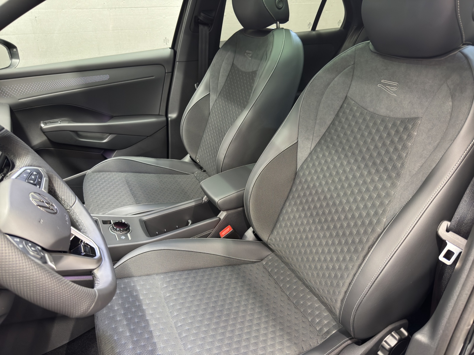 VW T-Roc 1.5 eTSI R-Line DSG-image-13