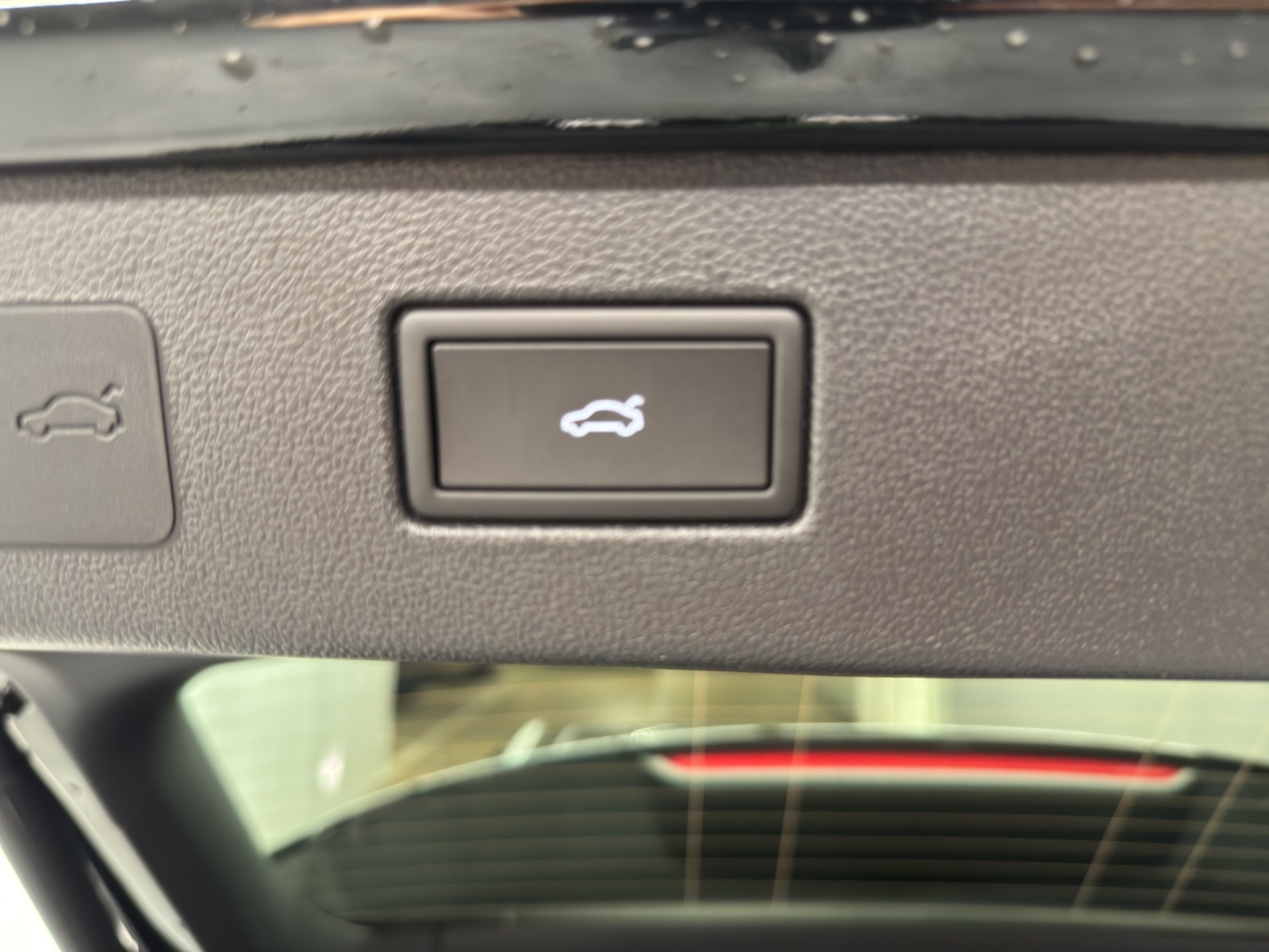 VW T-Roc 1.5 eTSI R-Line DSG-image-11