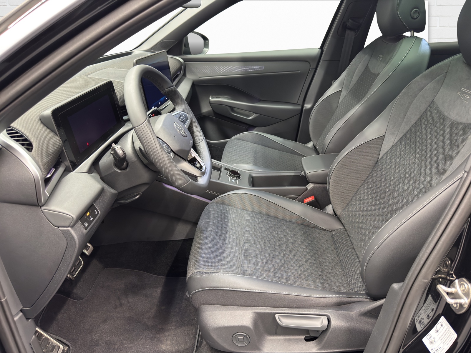 VW T-Roc 1.5 eTSI R-Line DSG-image-6