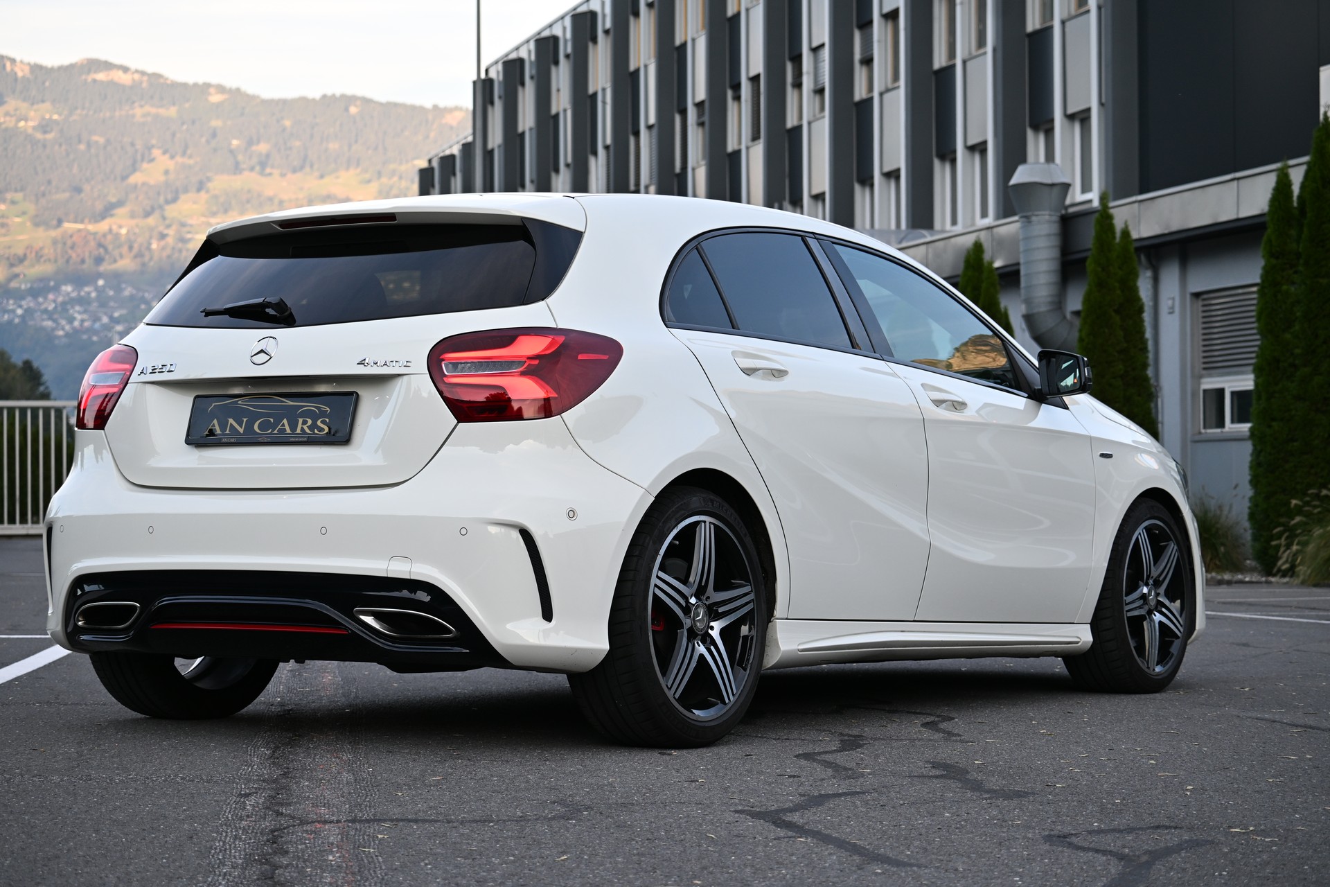 MERCEDES-BENZ A 250 SPORT 4 MATIC AMG LINE CH FAHRZEUG FRISCH AB MFK UND FRISCH AB SERVICE SOWIE BIS 10000KM GRATIS SERVICE-image-3