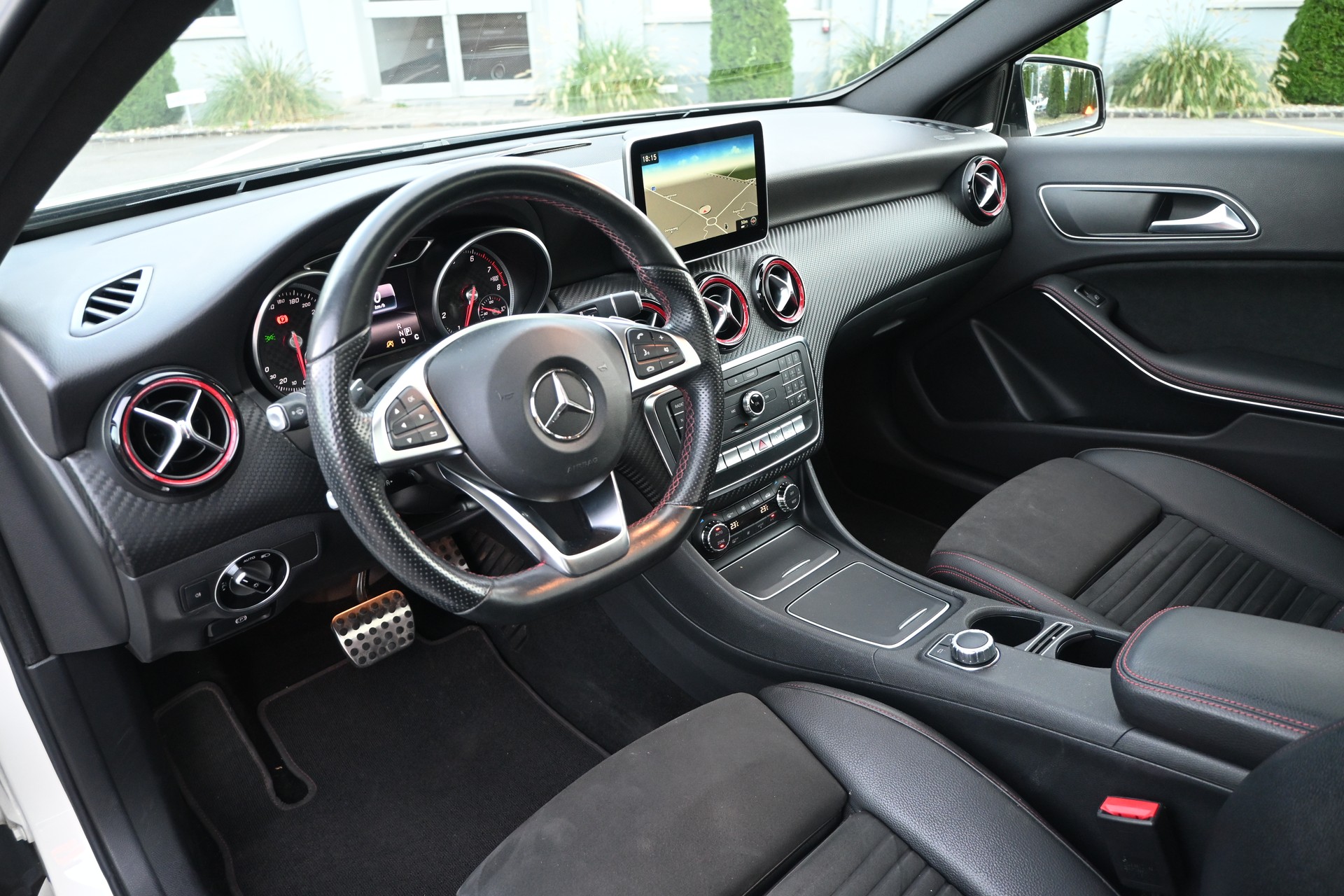 MERCEDES-BENZ A 250 SPORT 4 MATIC AMG LINE CH FAHRZEUG FRISCH AB MFK UND FRISCH AB SERVICE SOWIE BIS 10000KM GRATIS SERVICE-image-5