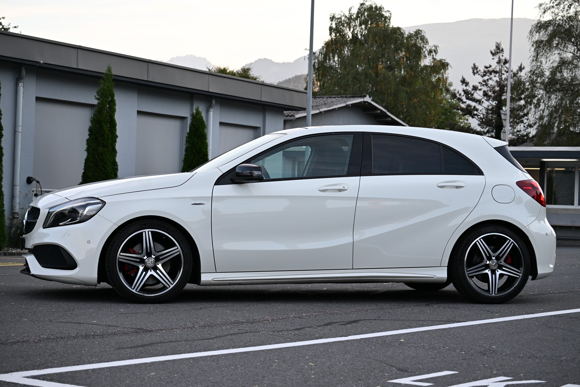 MERCEDES-BENZ A 250 SPORT 4 MATIC AMG LINE CH FAHRZEUG FRISCH AB MFK UND FRISCH AB SERVICE SOWIE BIS 10000KM GRATIS SERVICE-image-4