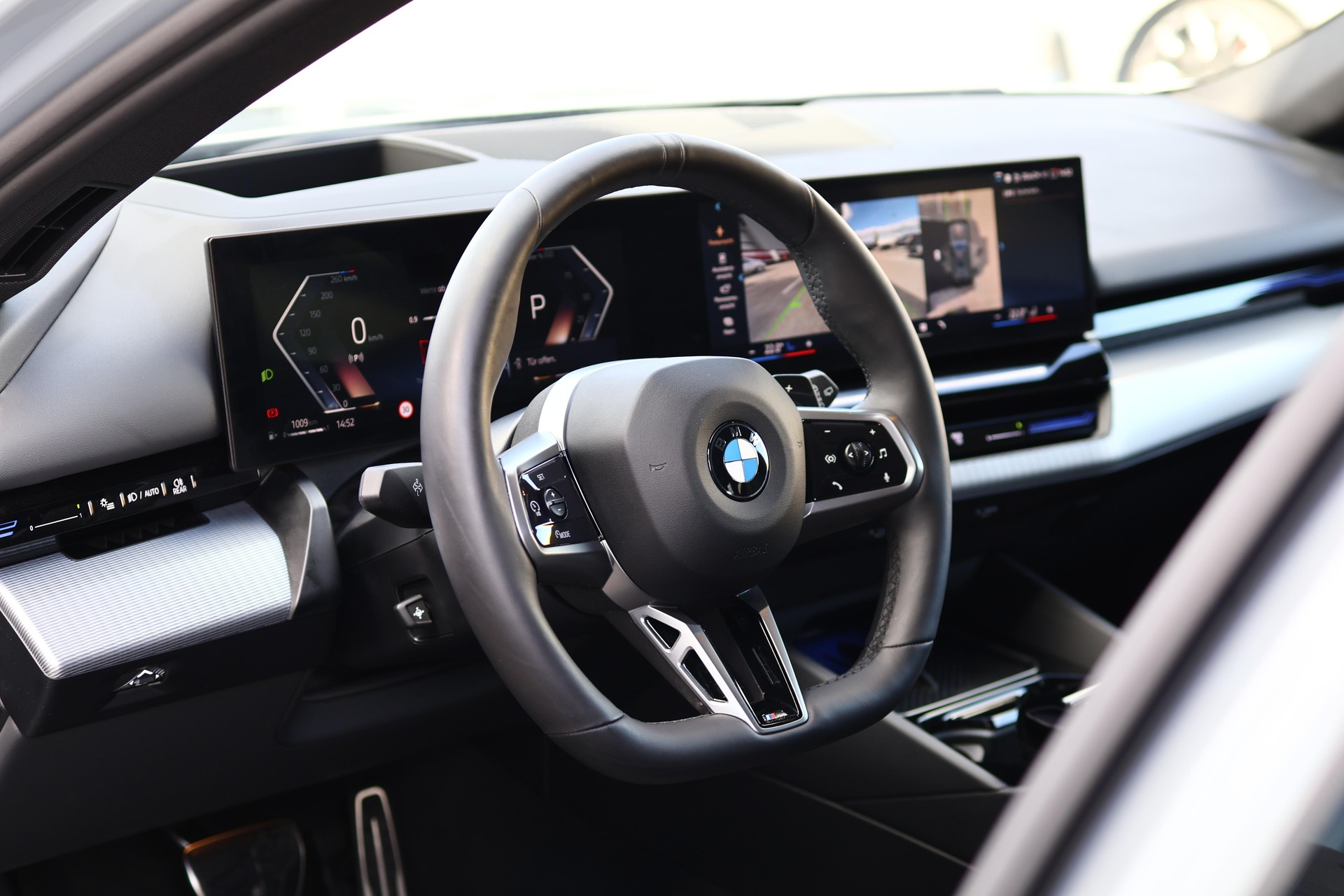 BMW 540d xDrive Touring M Sport PRO * BROOKLYN GRAU * ICONIC GLOW * BELÜFTETE SITZE *-image-14
